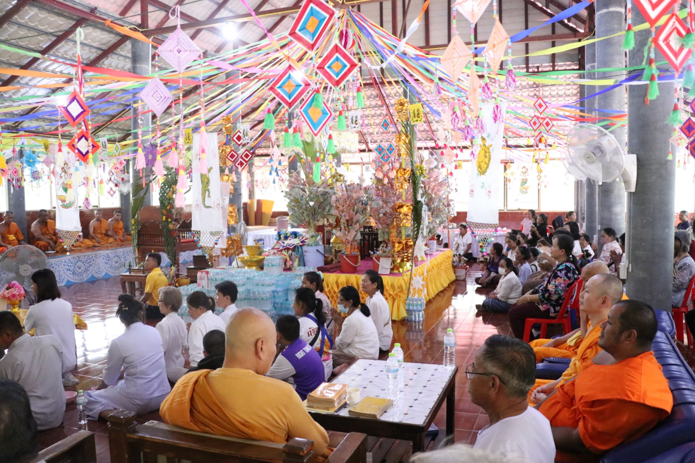 ภาพร่วมพิธีกรรมวัดพระพุทธบาทเขาน้อยเจริญธรรม