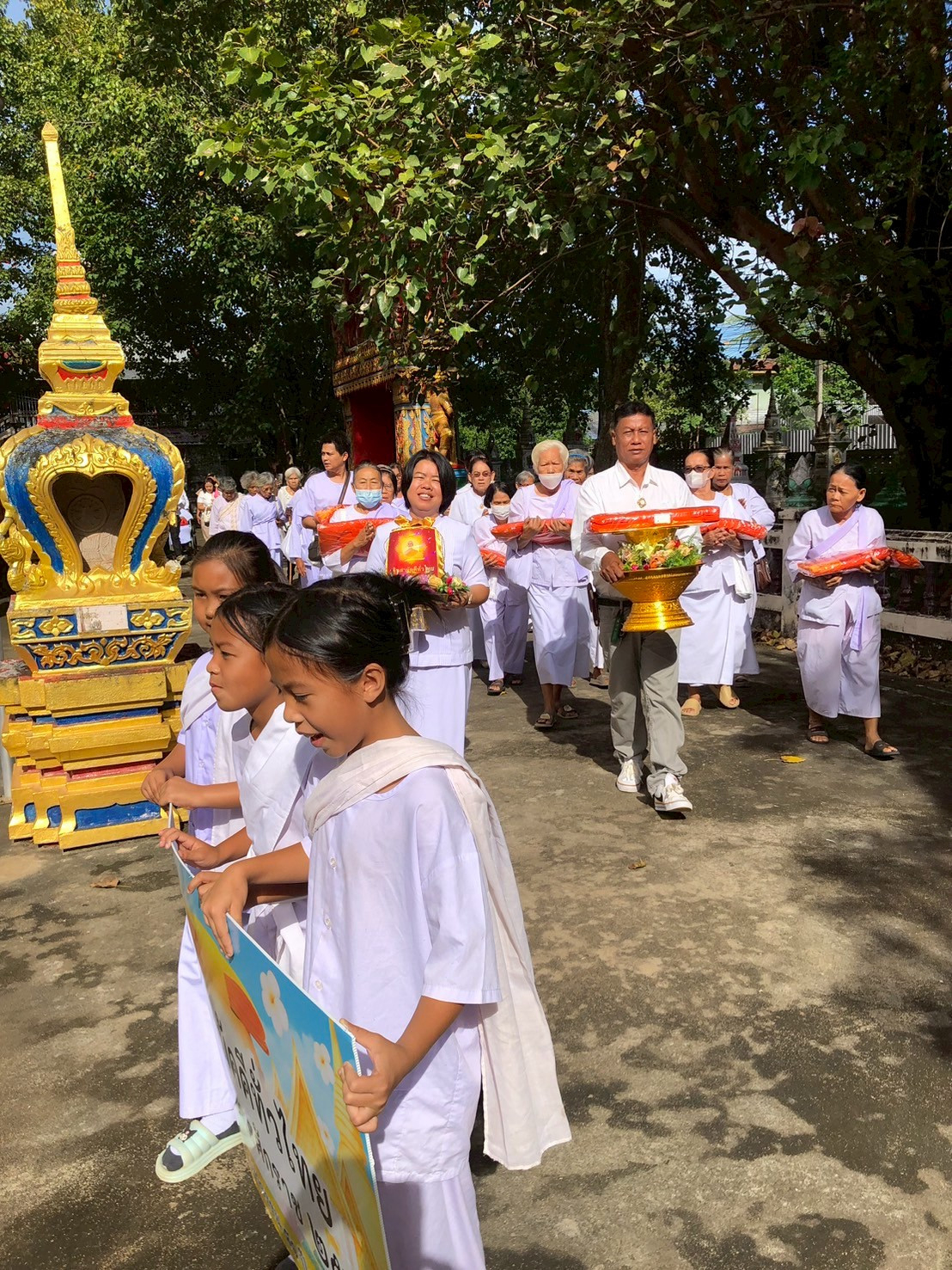 ภาพร่วมพิธีกรรมวัดศรีมงคล