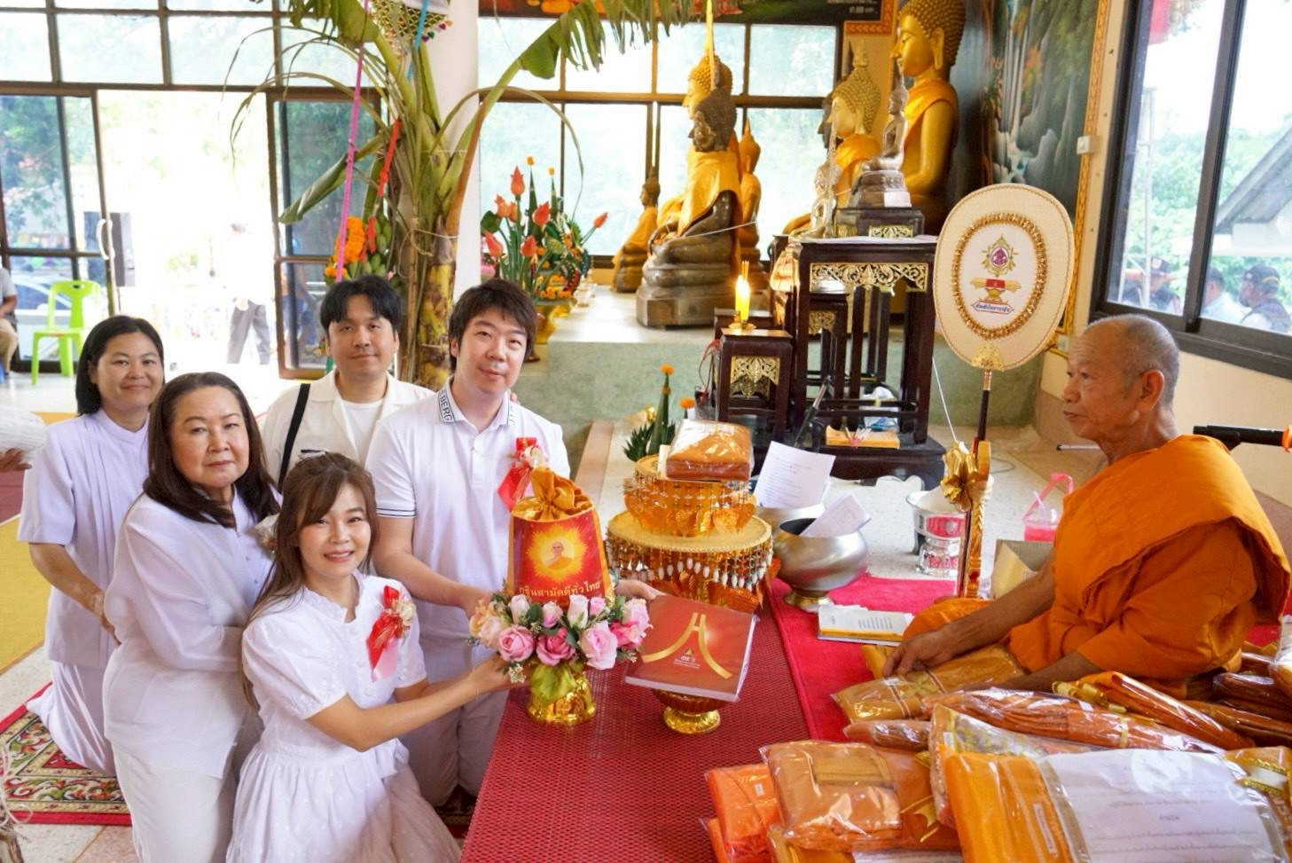 ภาพการถวายปัจจัยวัดสวนทองรวมมิตร