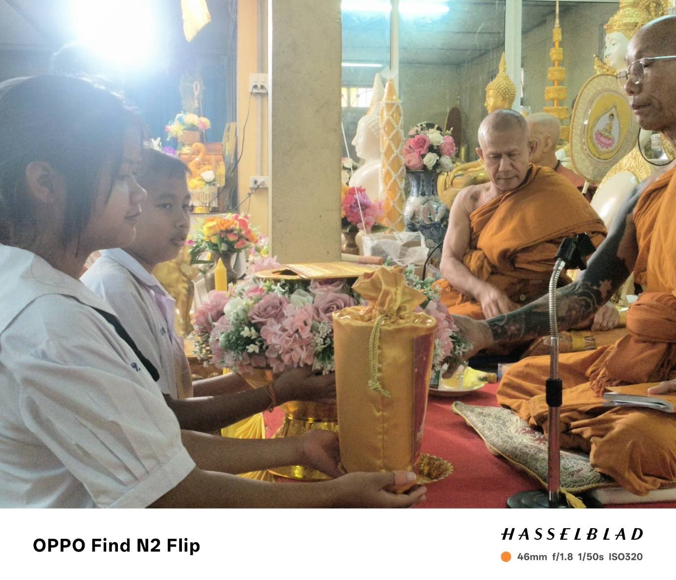 ภาพหมู่ถือพานถวายปัจจัยวัดคั่นตะเคียน