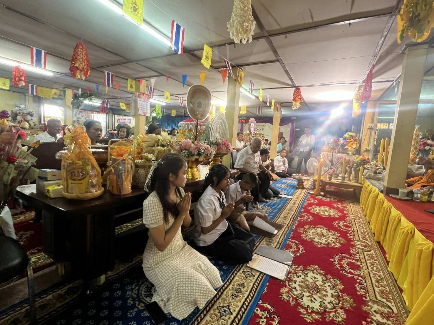 ภาพร่วมพิธีกรรมวัดคั่นตะเคียน