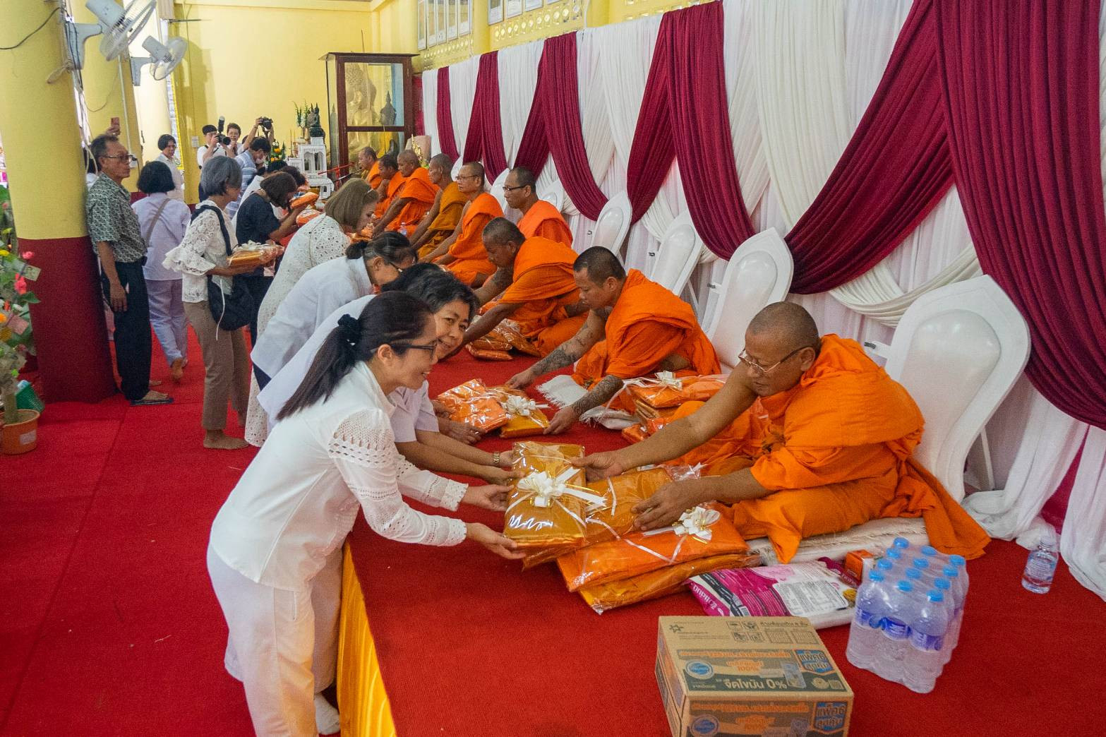 ภาพร่วมพิธีกรรมวัดหนองกะดวง