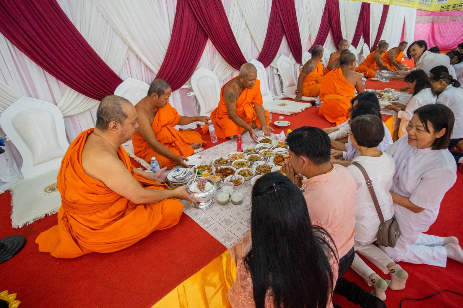 ภาพร่วมพิธีกรรมวัดหนองกะดวง