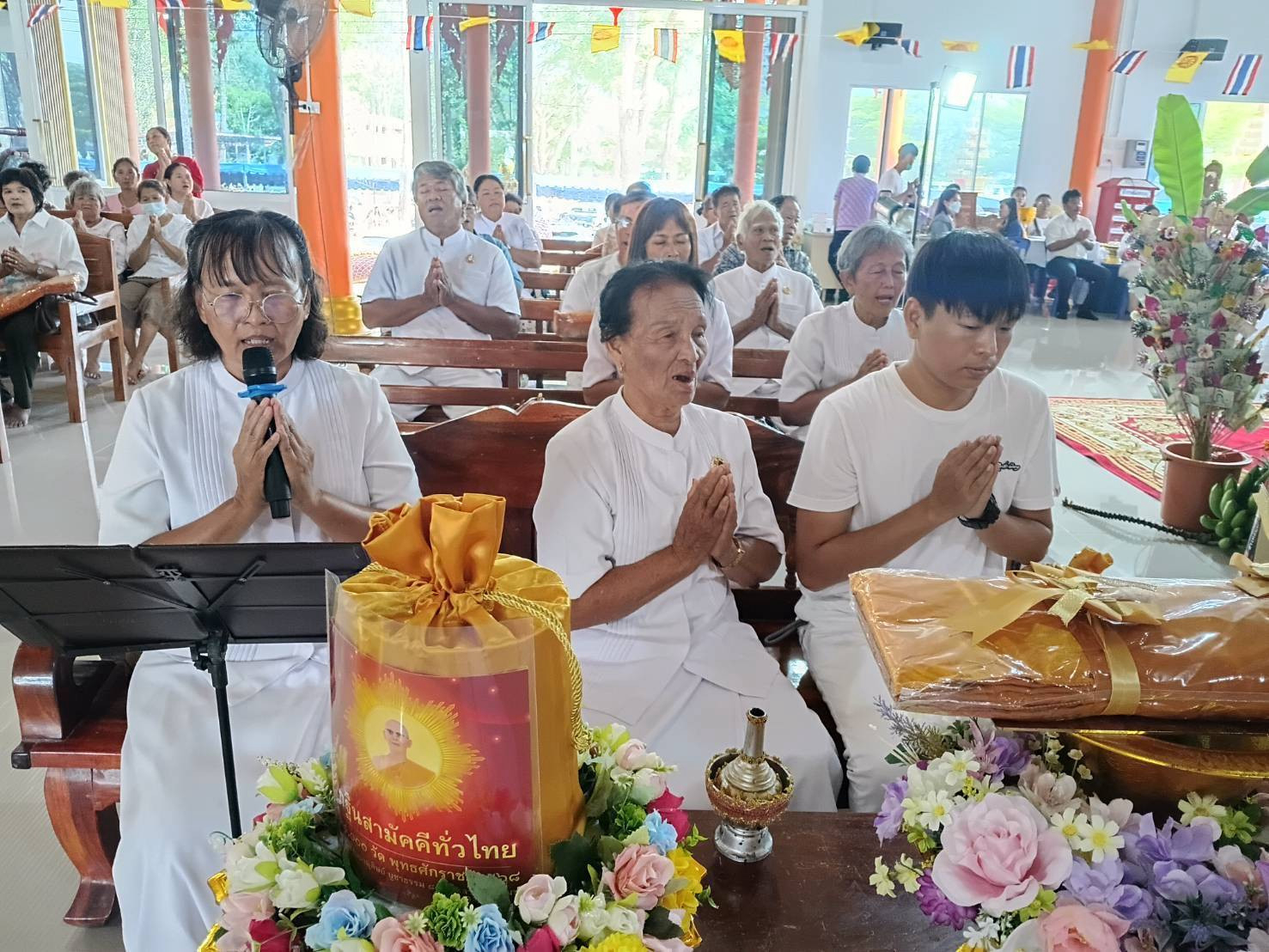 ภาพร่วมพิธีกรรมวัดน้ำเป็น