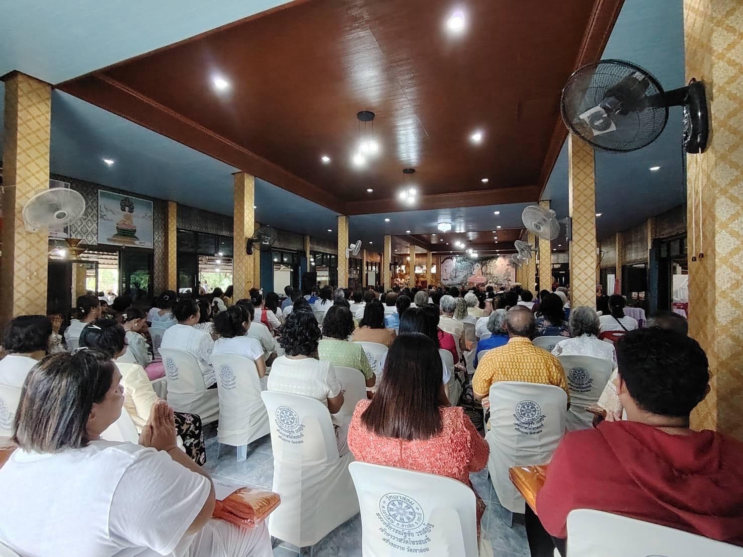 ภาพร่วมพิธีกรรมวัดเขาล่อม