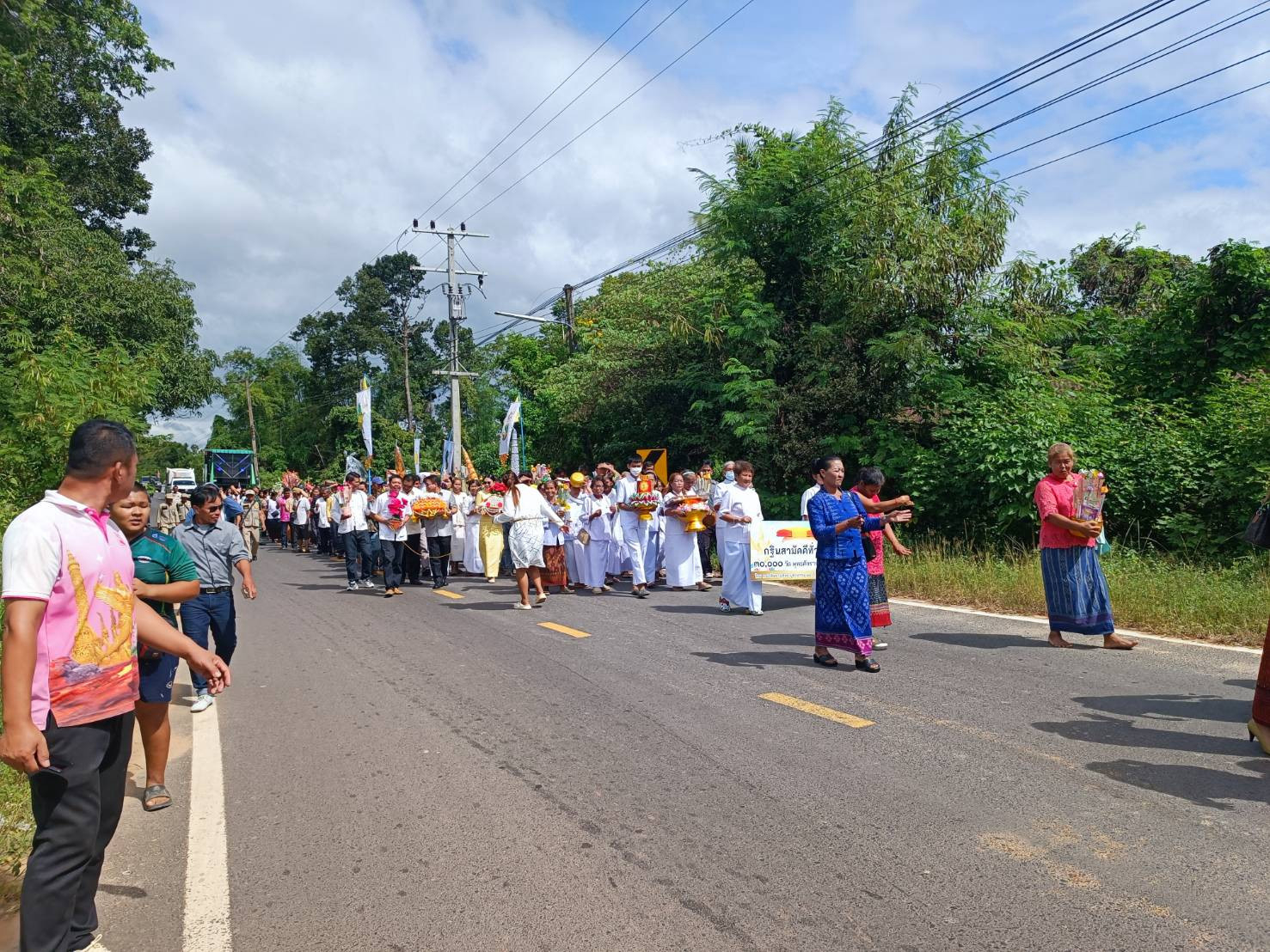 ภาพร่วมพิธีกรรมวัดเสนาสนาราม (บ้านกะลึง)