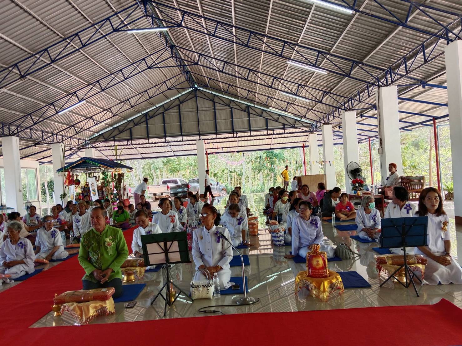 ภาพกล่าวคำถวายกฐินศูนย์ปฏิบัติธรรมสว่างมณีรัตน์