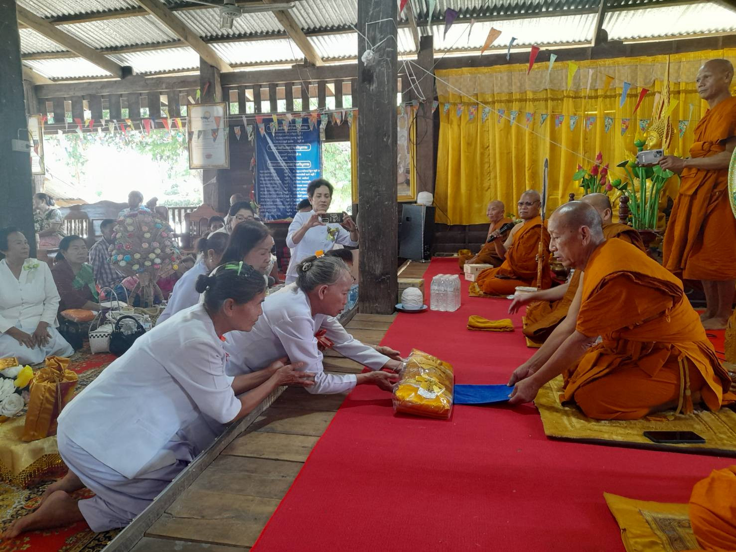 ภาพร่วมพิธีกรรมวัดศิริแสงสว่างเจริญธรรม