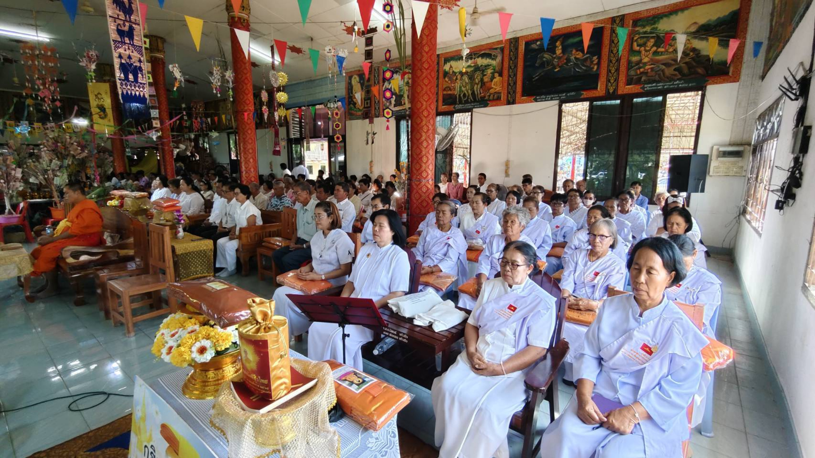 ภาพร่วมพิธีกรรมวัดทุ่งสว่างนาจารย์