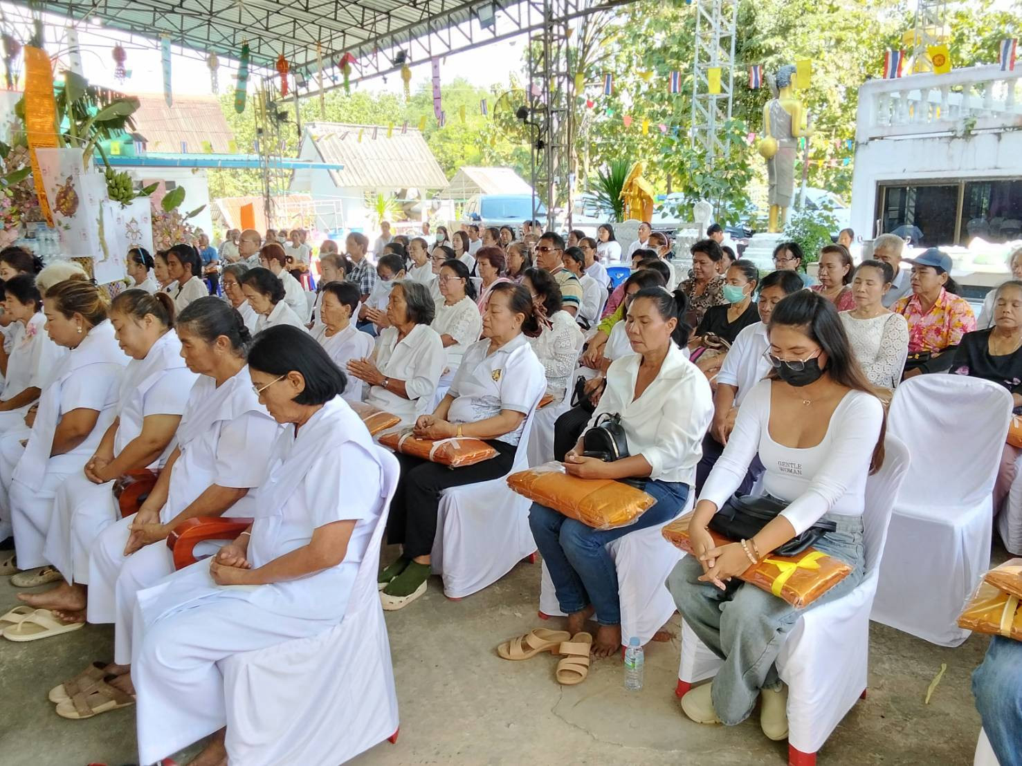 ภาพร่วมพิธีกรรมสำนักสงฆ์บ้านห้วยน้ำบ่อ