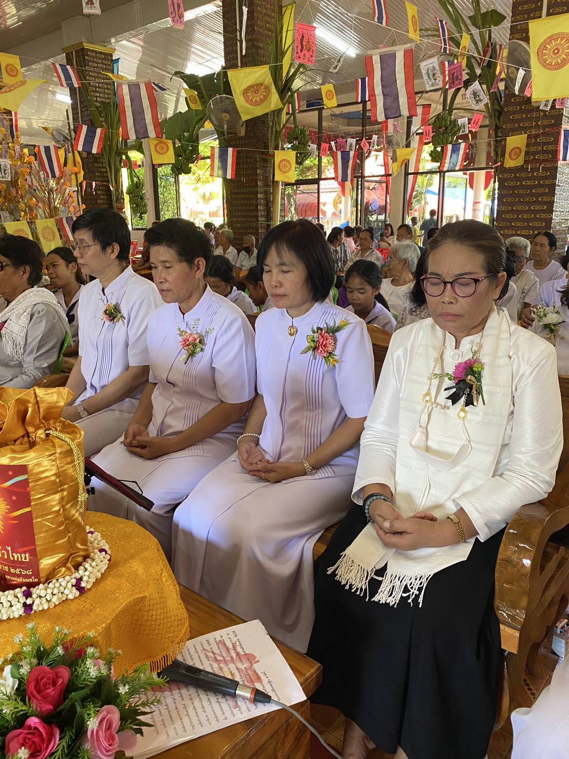 ภาพร่วมพิธีกรรมวัดหนองคล้า