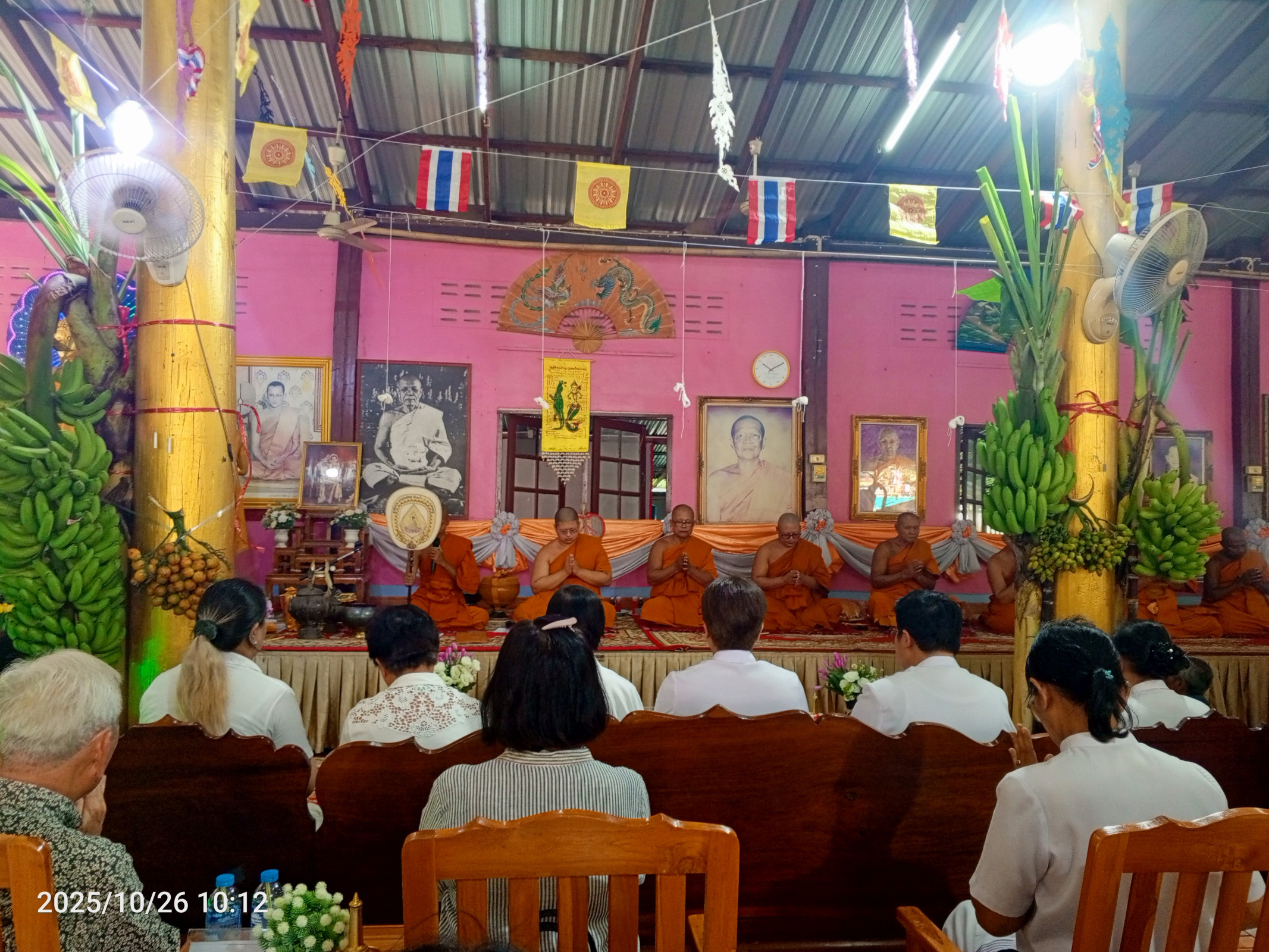 ภาพร่วมพิธีกรรมวัดหินแหลม