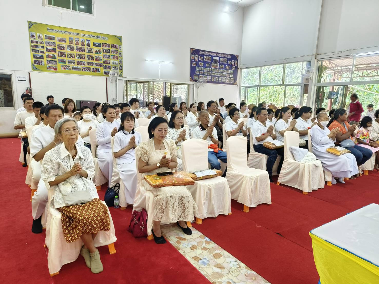 ภาพร่วมพิธีกรรมวัดถ้ำศรีสรรเพชญ