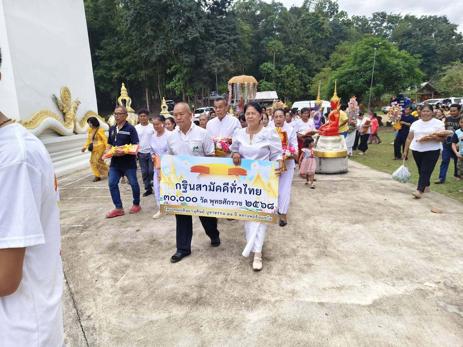 ภาพร่วมขบวนกฐินวัดเนินสวรรค์ฤทธาราม