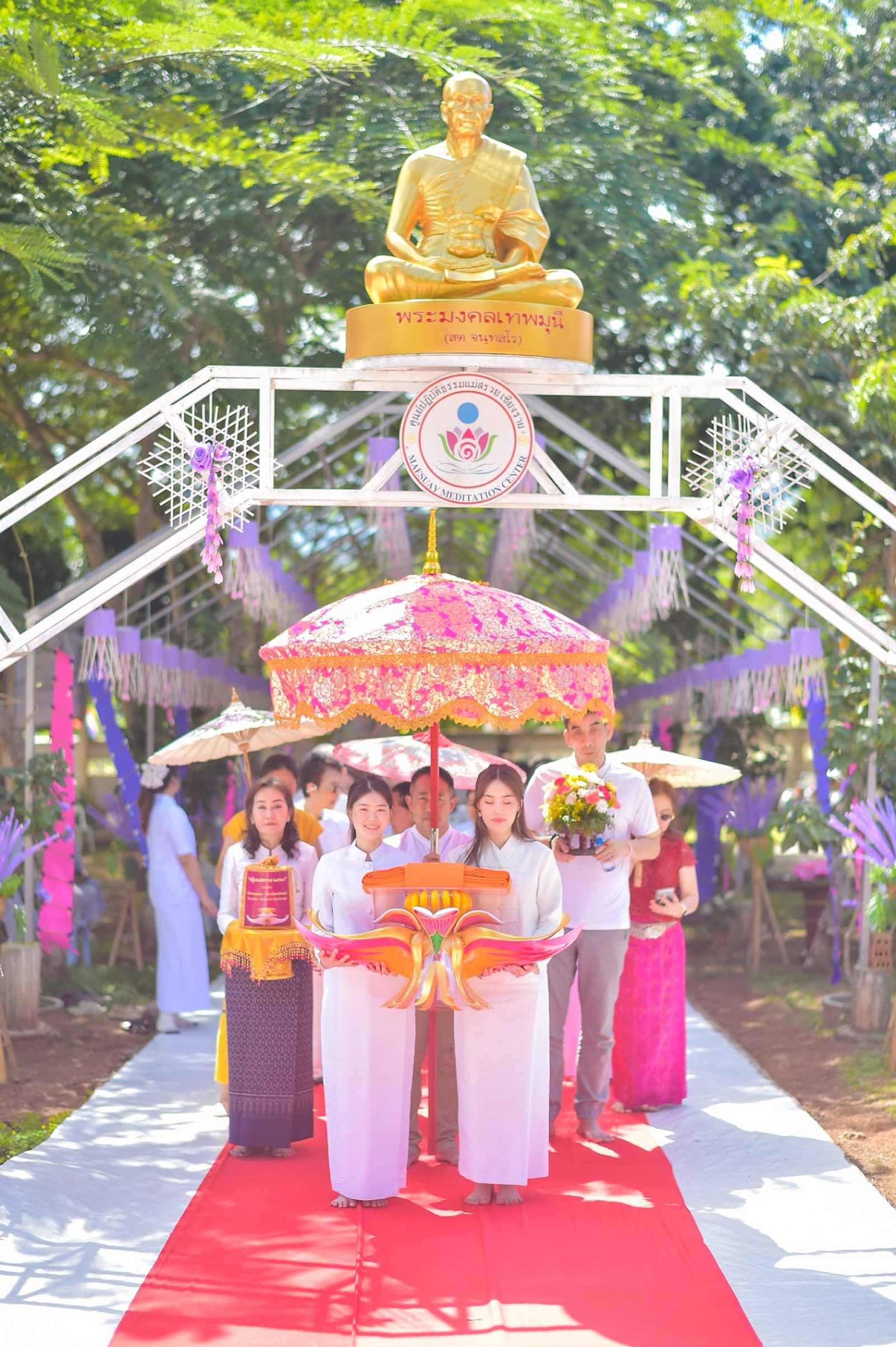 ภาพร่วมขบวนกฐินศูนย์ปฏิบัติธรรมแม่สรวย