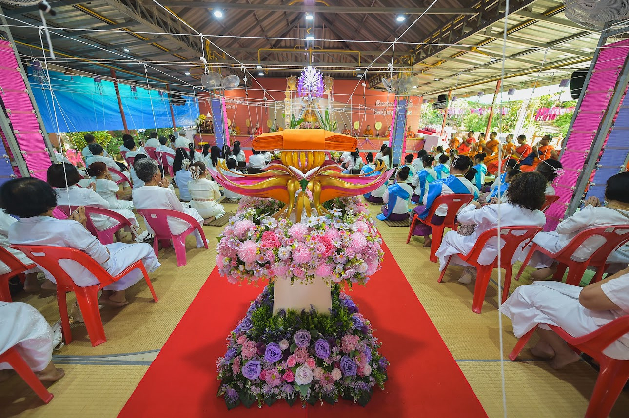 ภาพร่วมพิธีกรรมศูนย์ปฏิบัติธรรมแม่สรวย