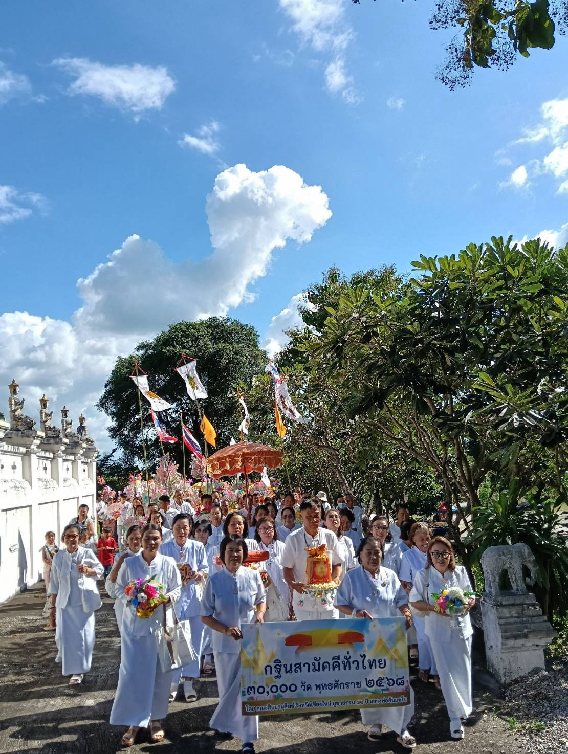 ภาพร่วมขบวนกฐินวัดห้วยทราย