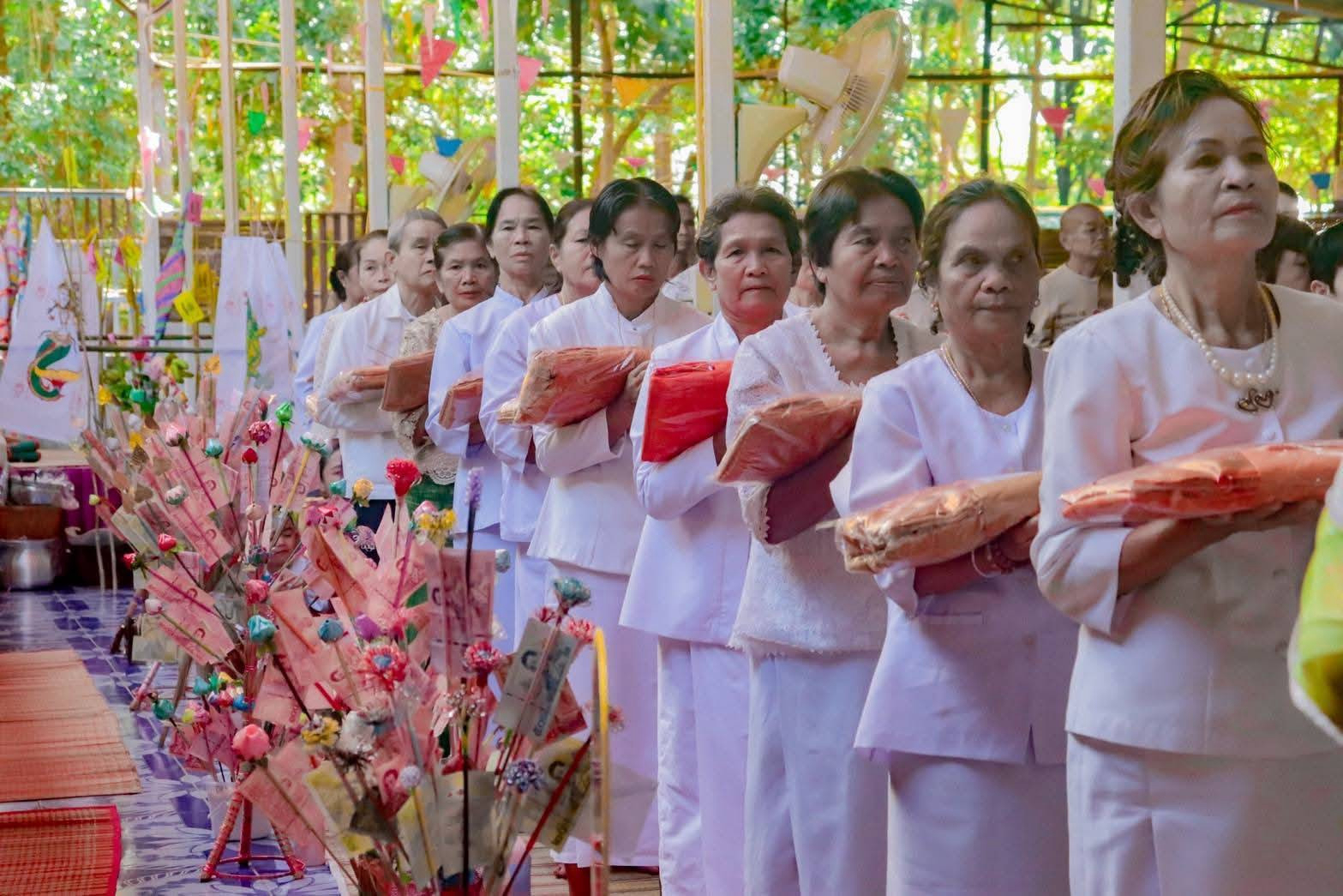 ภาพร่วมพิธีกรรมวัดป่าโคกกุง