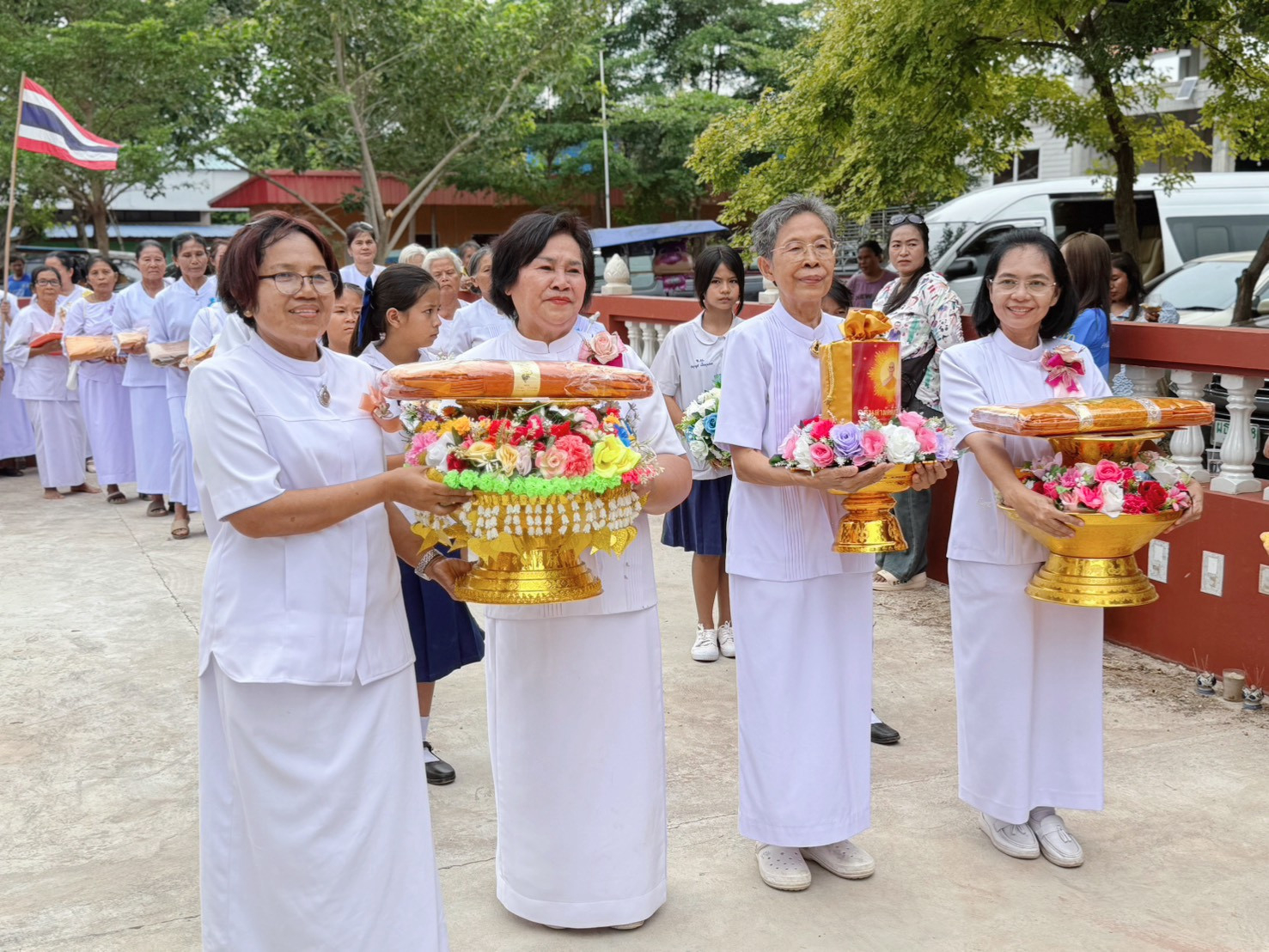 ภาพร่วมขบวนกฐินวัดโกรกช้างน้อย