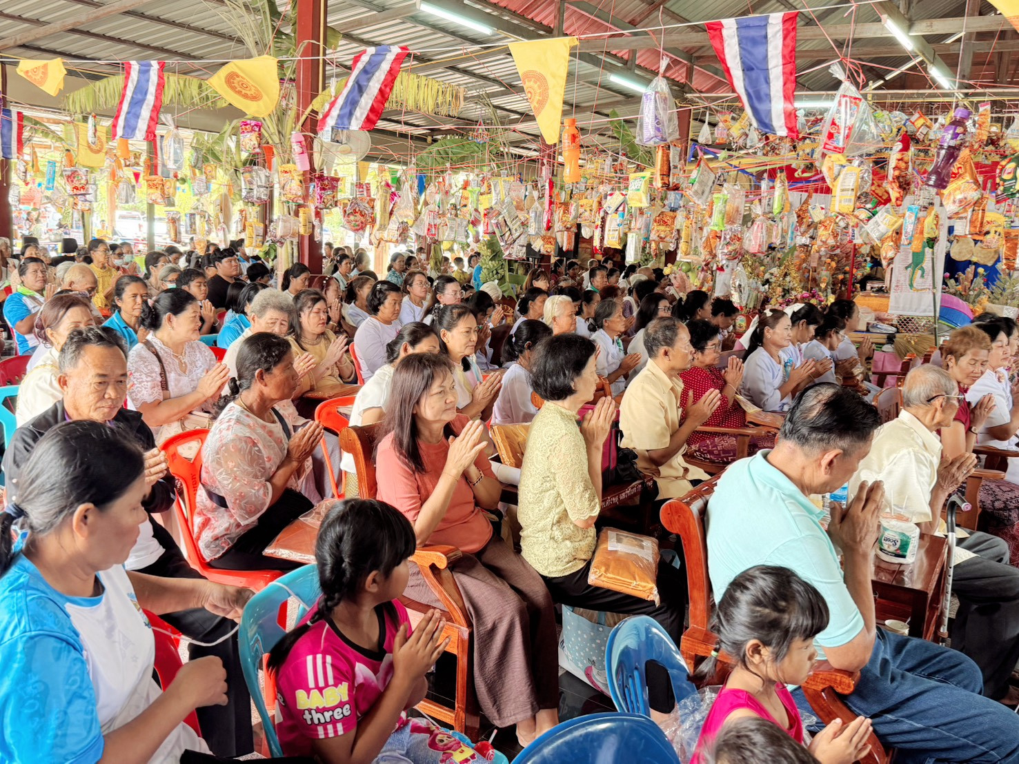 ภาพร่วมพิธีกรรมวัดโกรกช้างน้อย