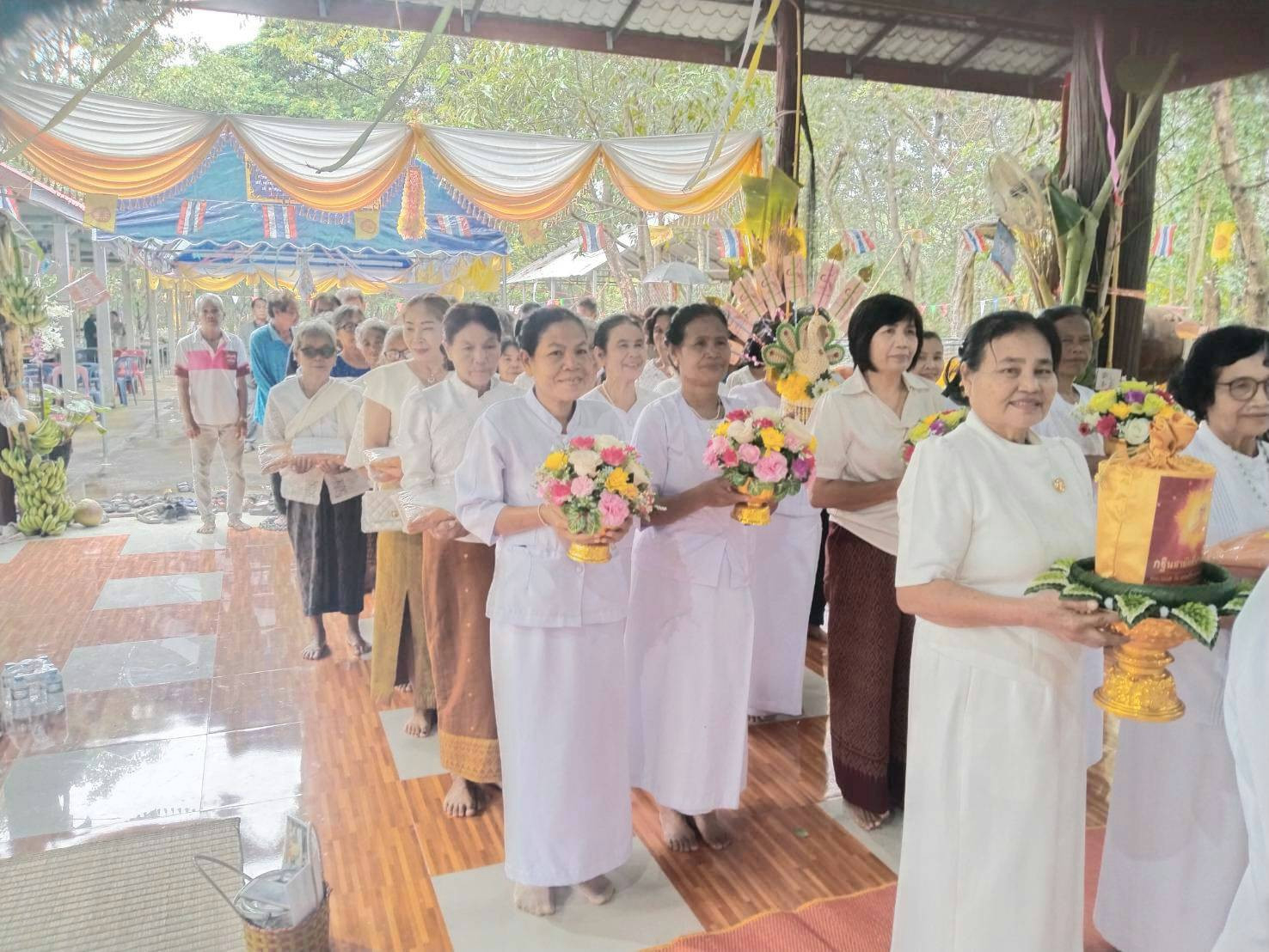 ภาพร่วมขบวนกฐินที่พักสงฆ์ป่าชุมชนถาวร