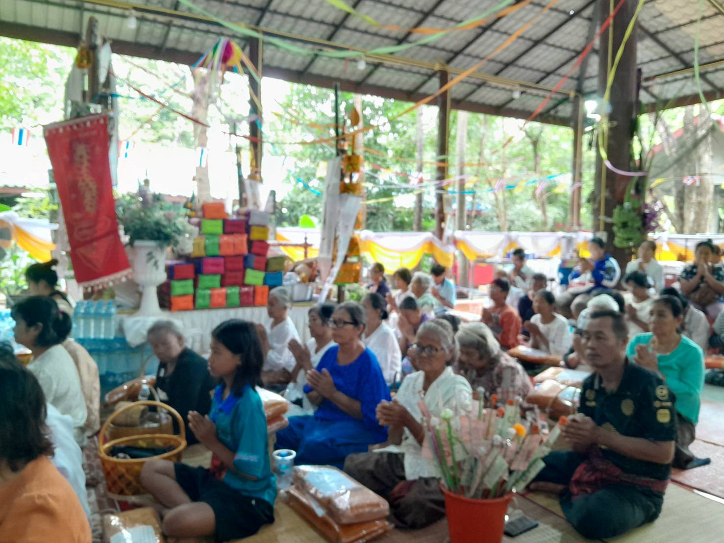 ภาพร่วมพิธีกรรมที่พักสงฆ์ป่าชุมชนถาวร