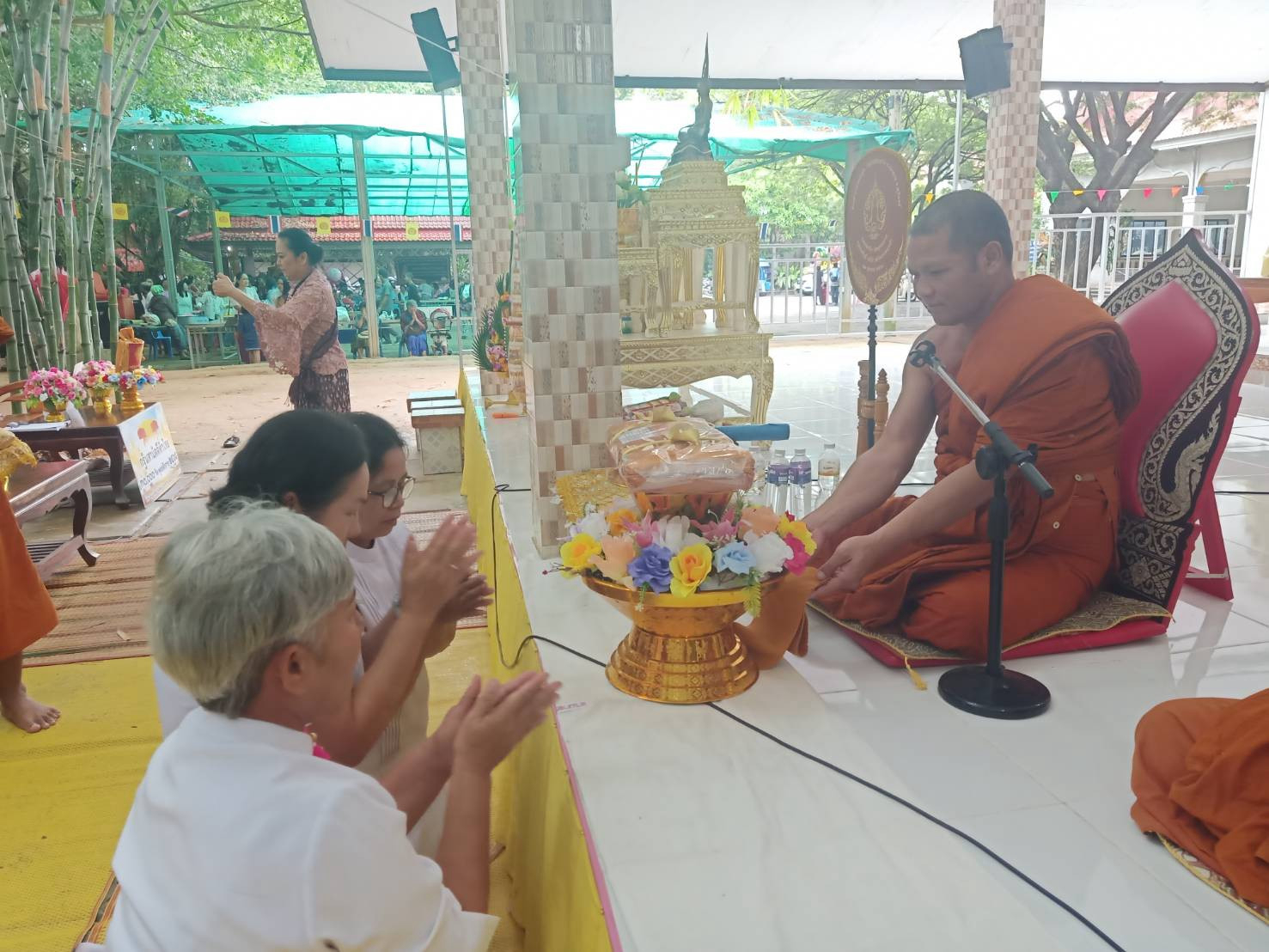 ภาพร่วมพิธีกรรมวัดตาวรตาเมาะ