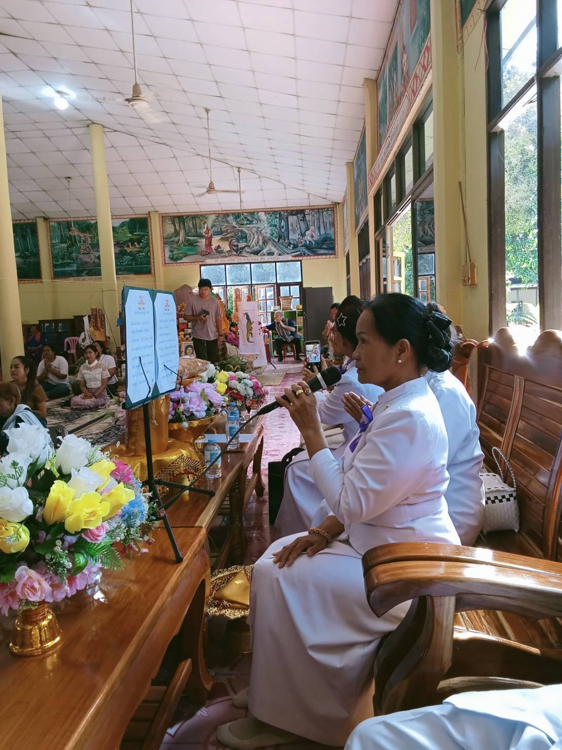 ภาพกล่าวคำถวายกฐินวัดศรีสว่าง