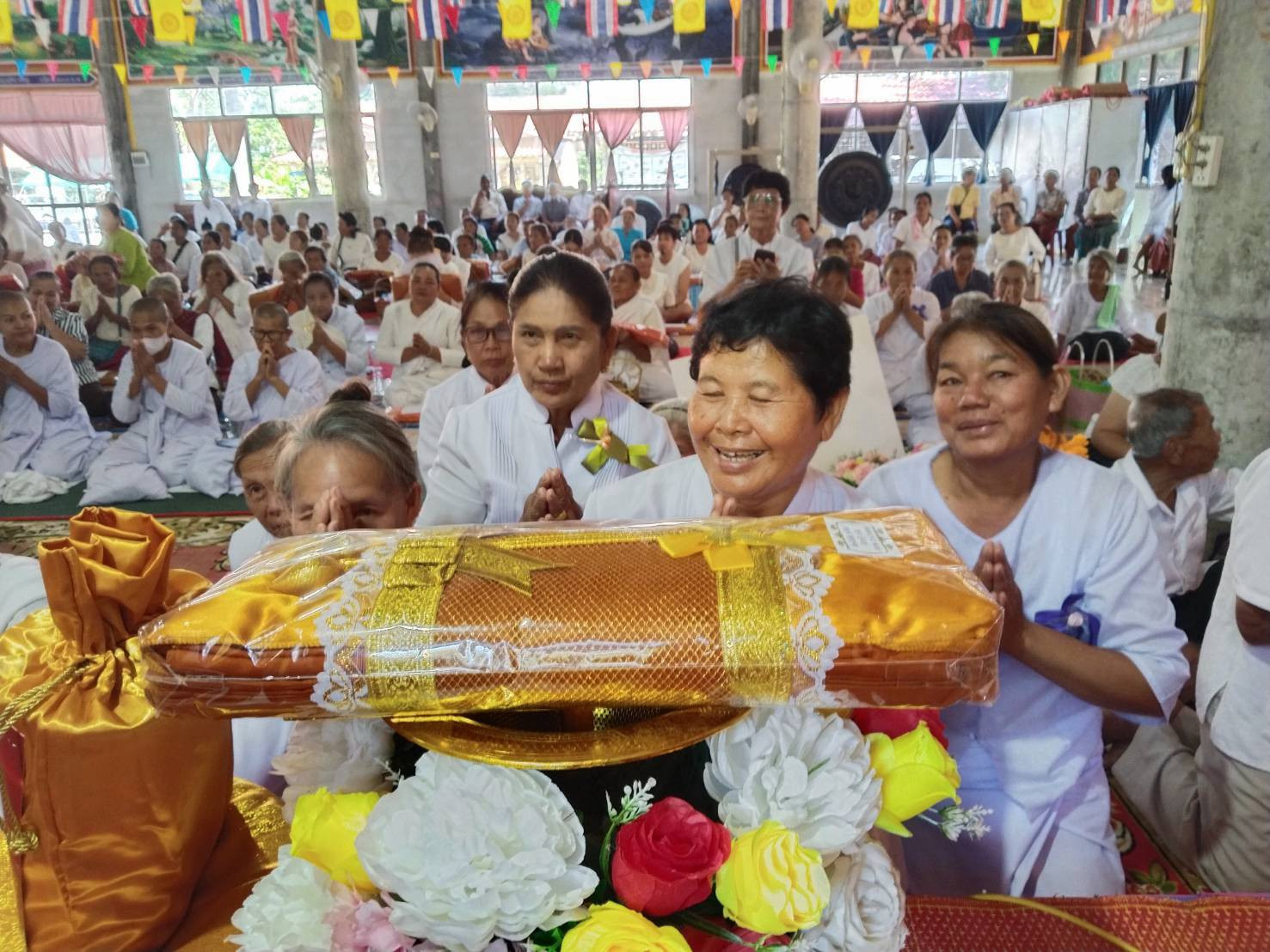 ภาพร่วมพิธีกรรมวัดแสงสว่างสามัคคีธรรม
