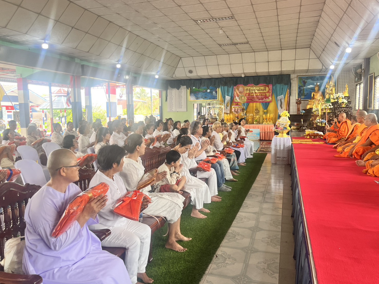 ภาพร่วมพิธีกรรมวัดโพหวาย