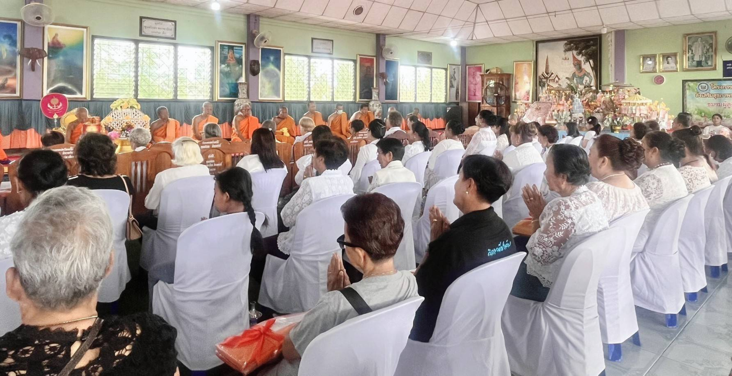 ภาพร่วมพิธีกรรมวัดโพหวาย