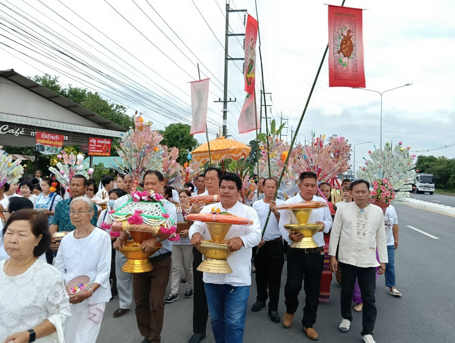 ภาพร่วมพิธีกรรมวัดหนองอาบช้าง