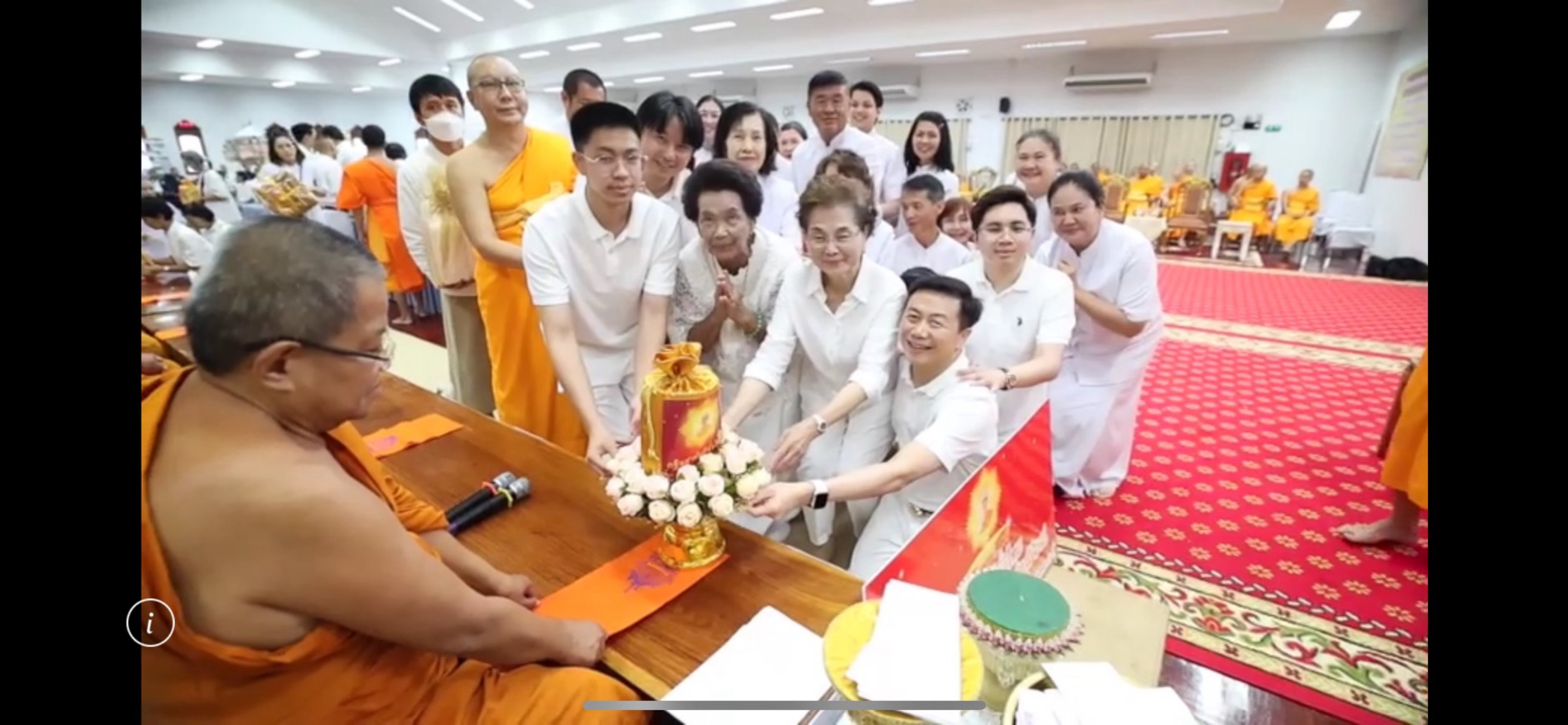 ภาพการถวายปัจจัยวัดพระธาตุดอยกองมู