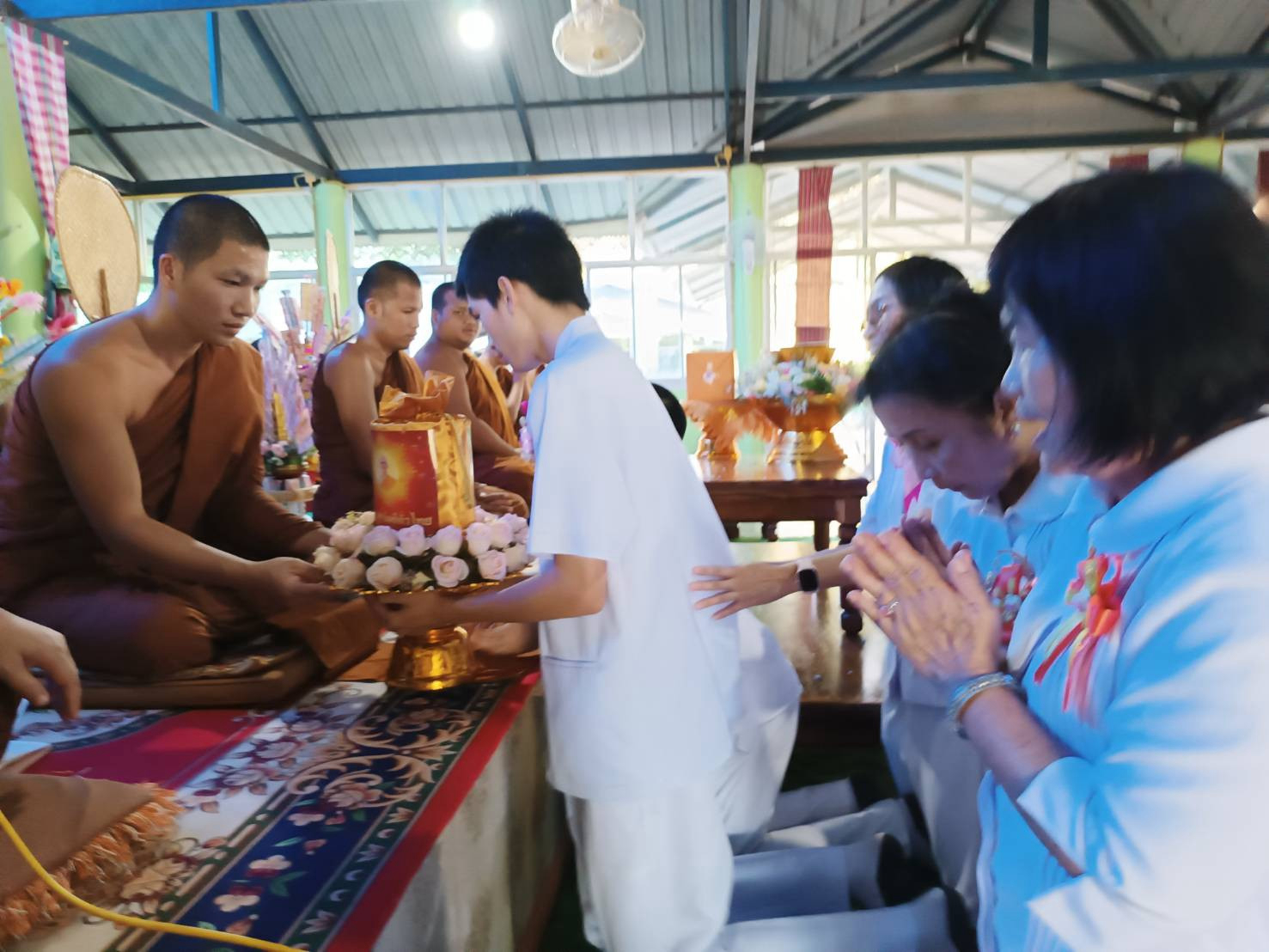 ภาพการถวายปัจจัยวัดนามะอื้น