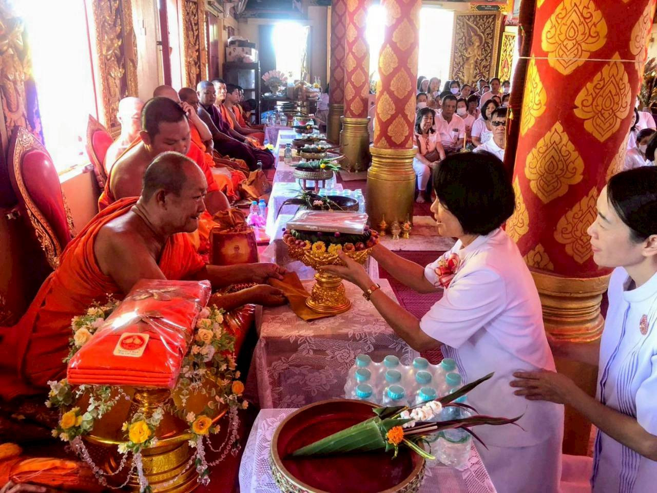 ภาพร่วมพิธีกรรมวัดสันทราย