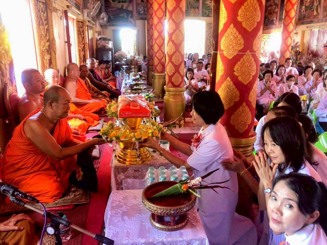 ภาพร่วมพิธีกรรมวัดสันทราย