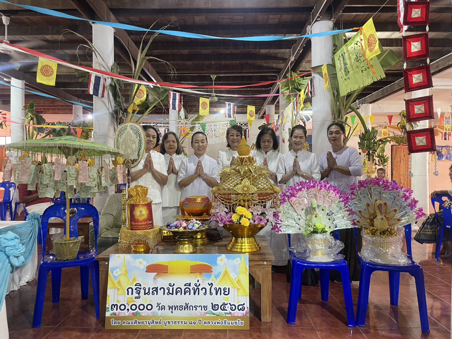 ภาพร่วมพิธีกรรมวัดประดาหัก