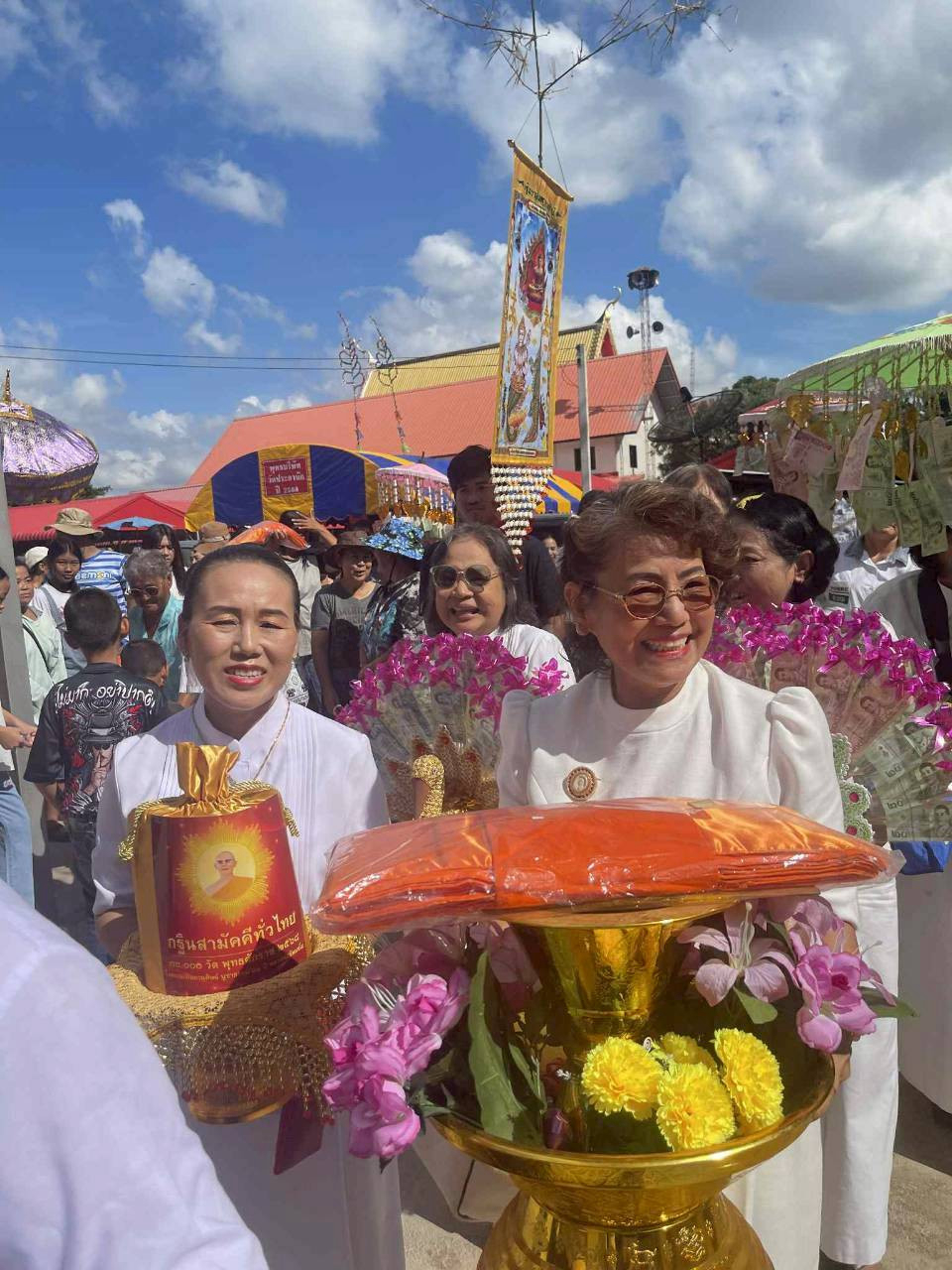 ภาพร่วมพิธีกรรมวัดประดาหัก