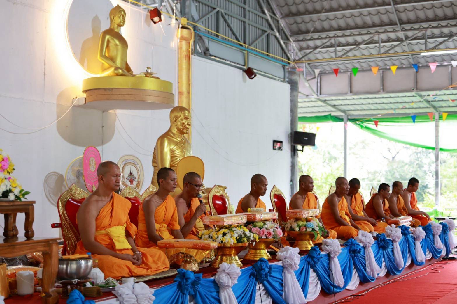 ภาพร่วมพิธีกรรมวัดรัตนปทุม