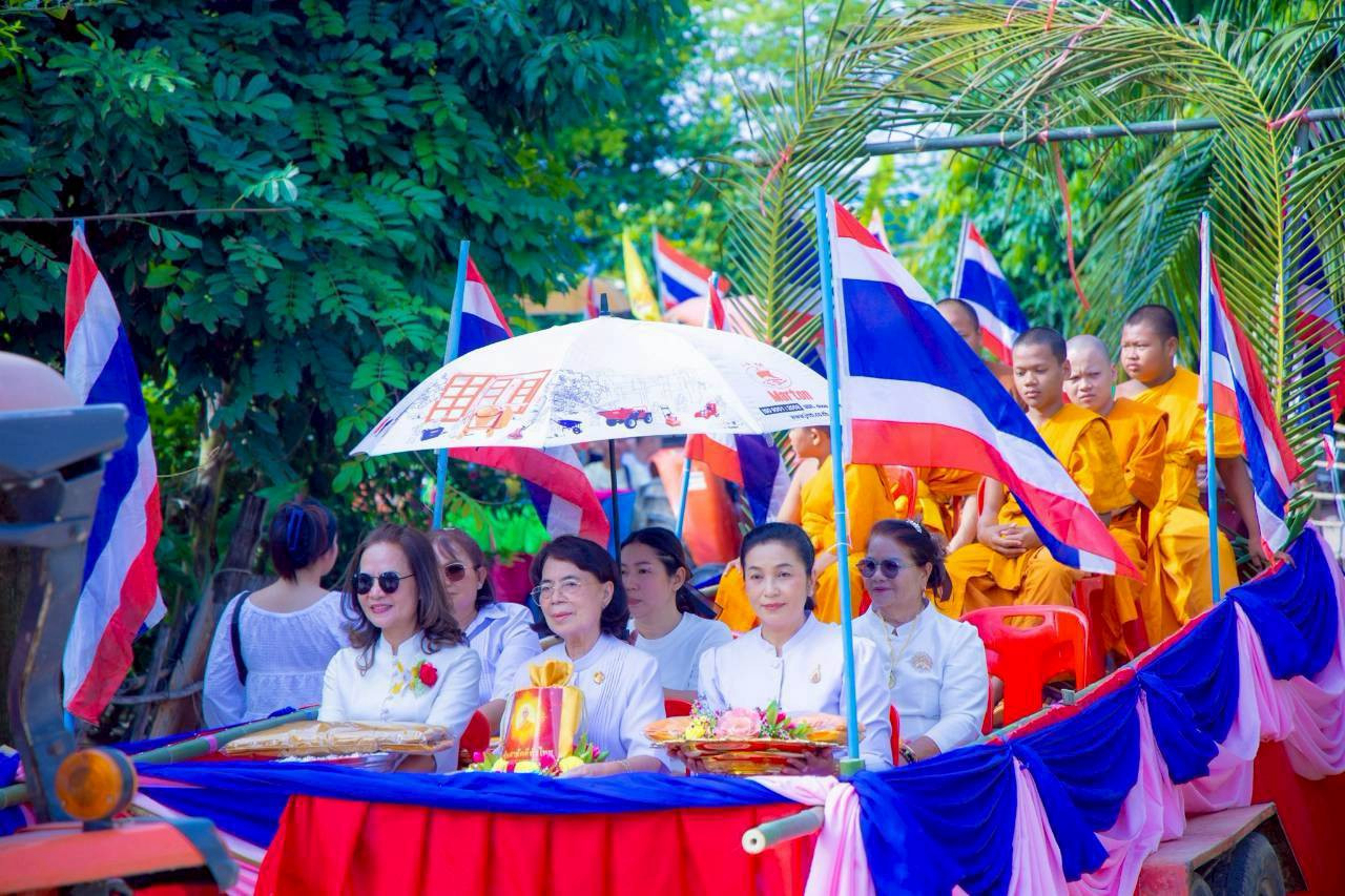 ภาพร่วมขบวนกฐินวัดนาเลาะ