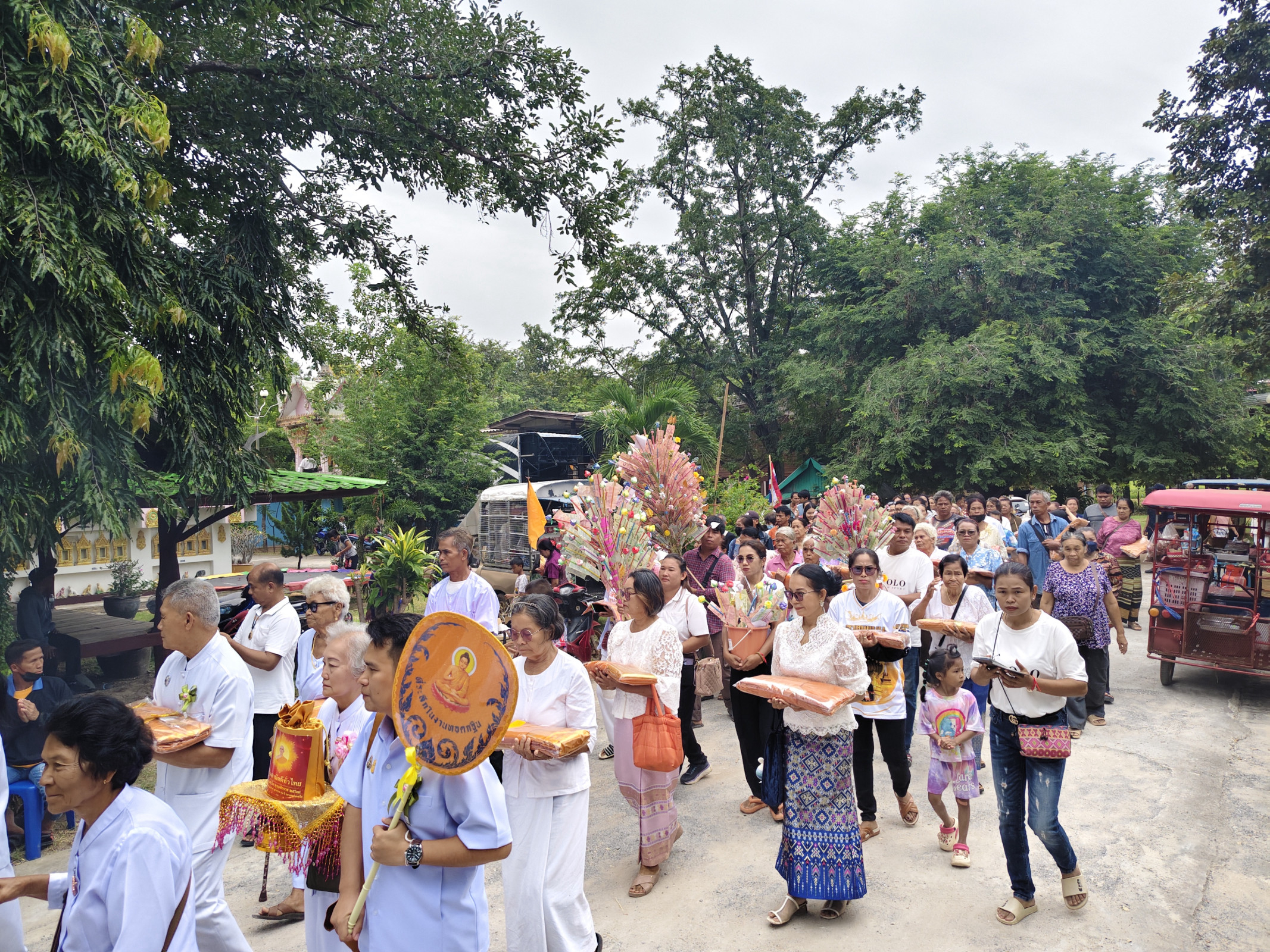 ภาพร่วมพิธีกรรมวัดบ้านหนองโจด