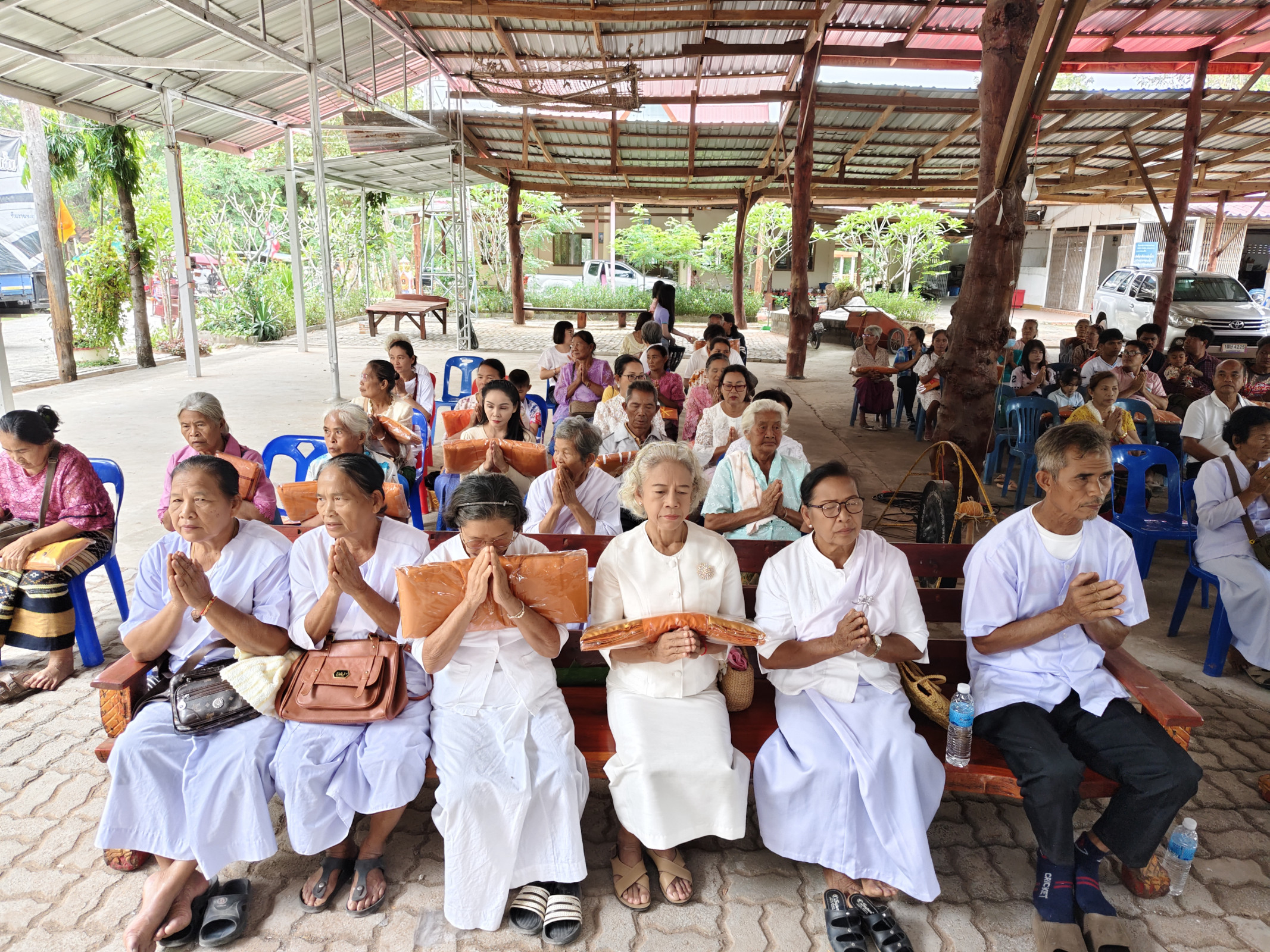 ภาพร่วมพิธีกรรมวัดบ้านหนองโจด