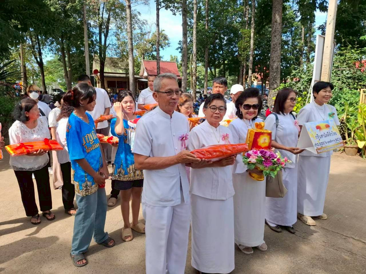 ภาพร่วมขบวนกฐินวัดถ้ำชาละวัน