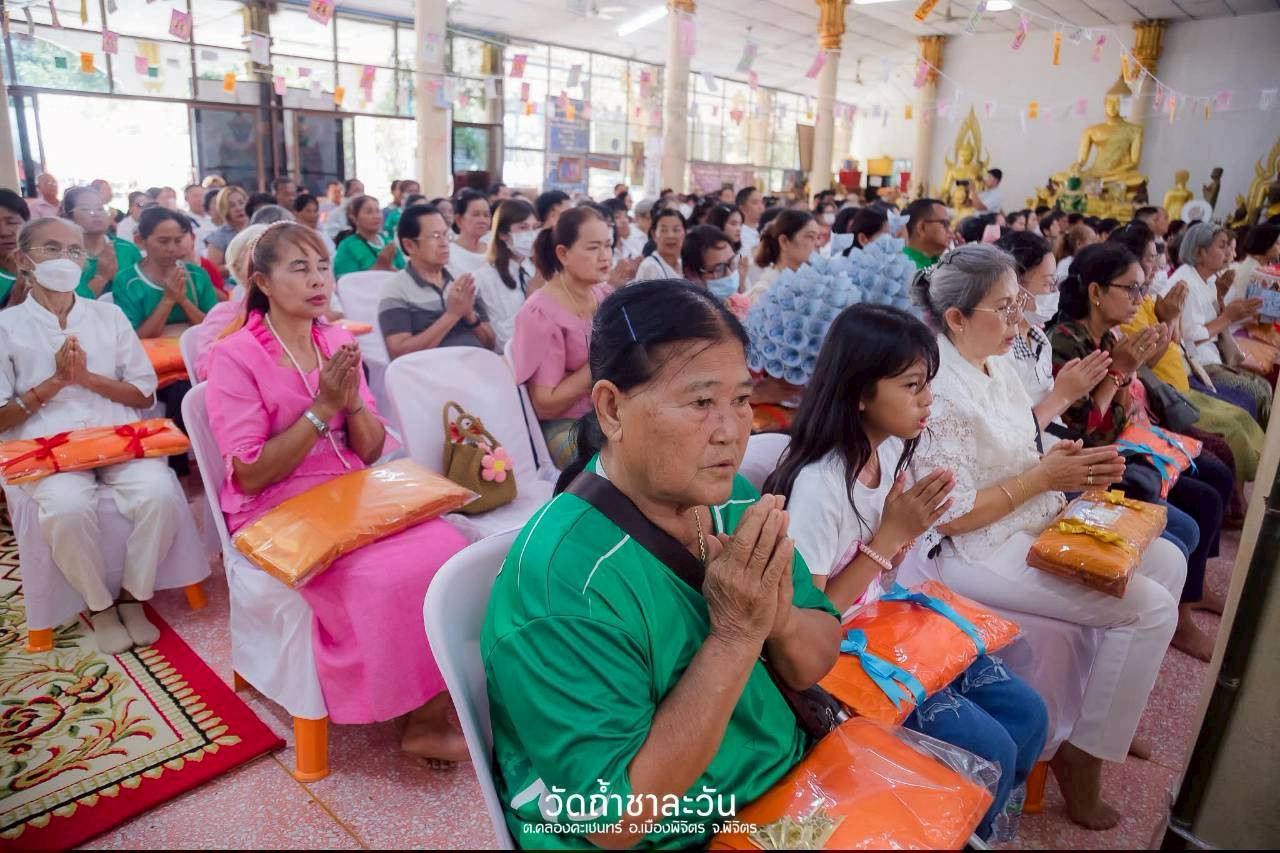 ภาพร่วมพิธีกรรมวัดถ้ำชาละวัน