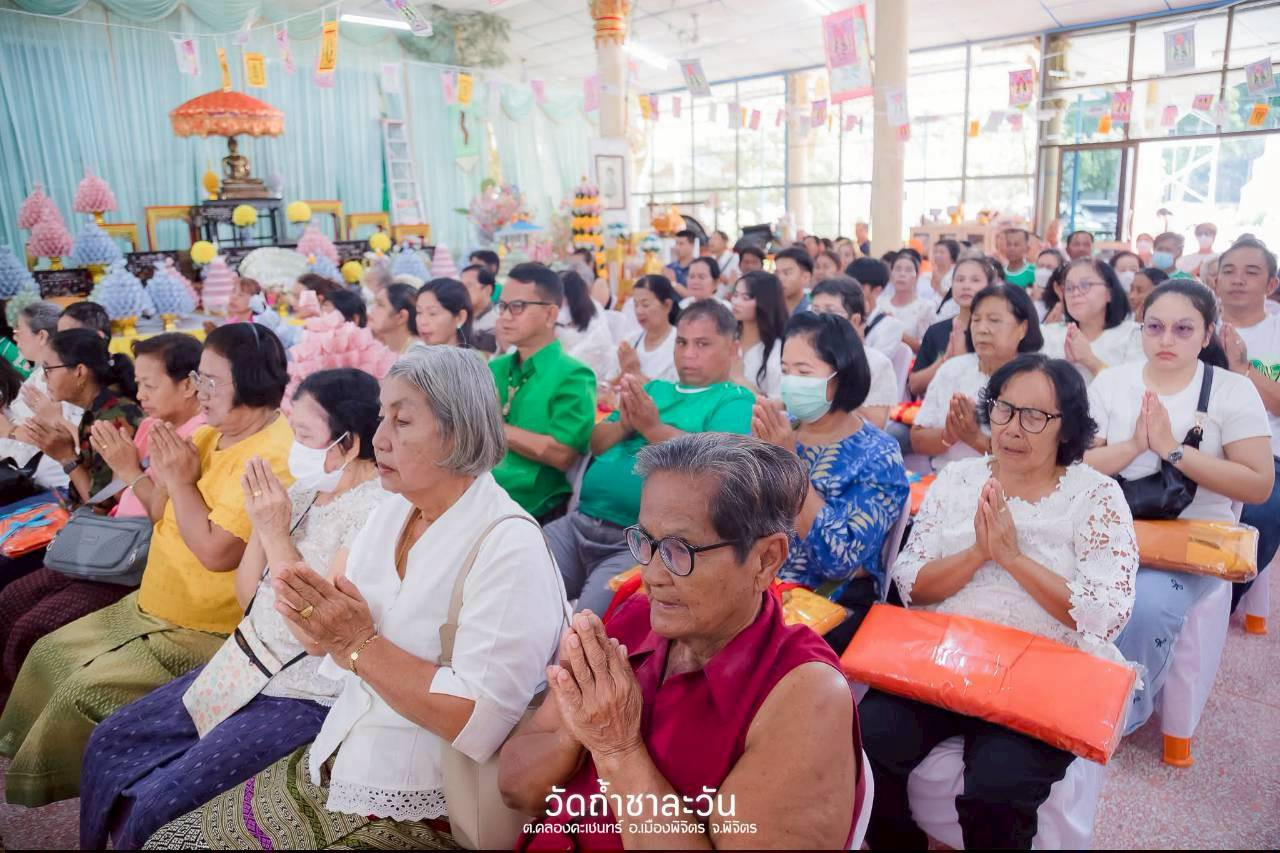 ภาพร่วมพิธีกรรมวัดถ้ำชาละวัน