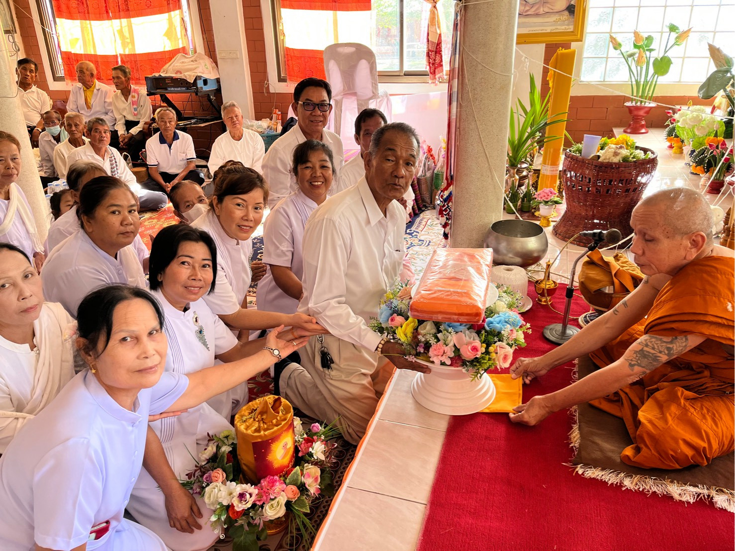 ภาพร่วมพิธีกรรมวัดจอมมณี