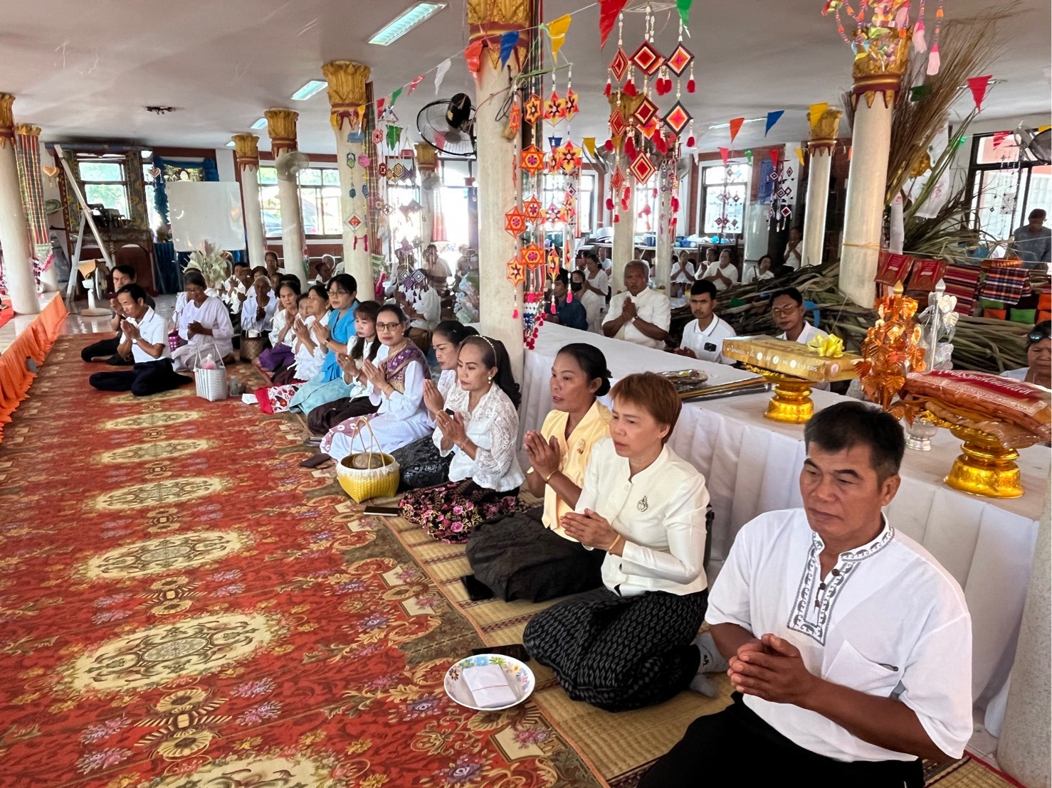 ภาพร่วมพิธีกรรมวัดจอมมณี