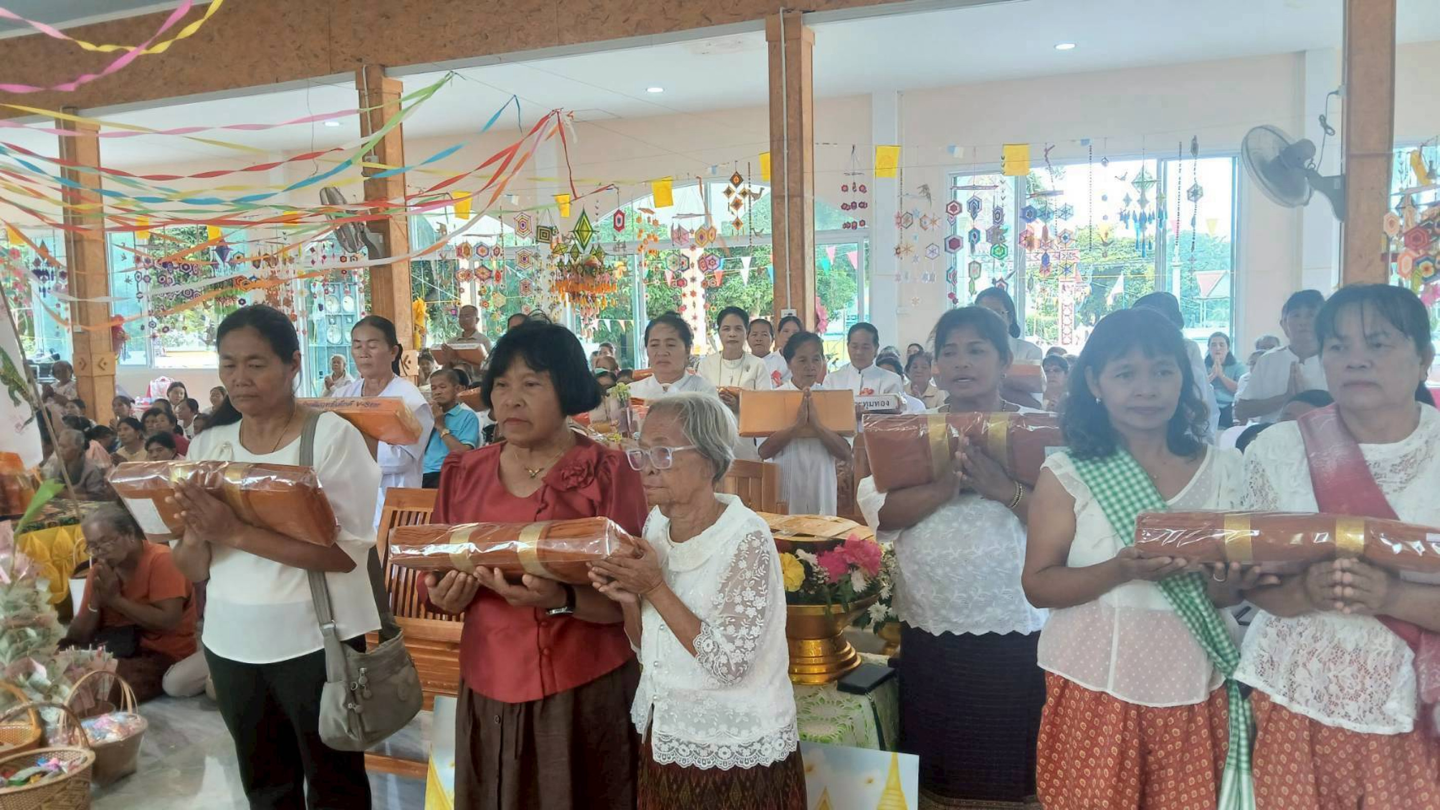 ภาพร่วมพิธีกรรมวัดอัมพวัน