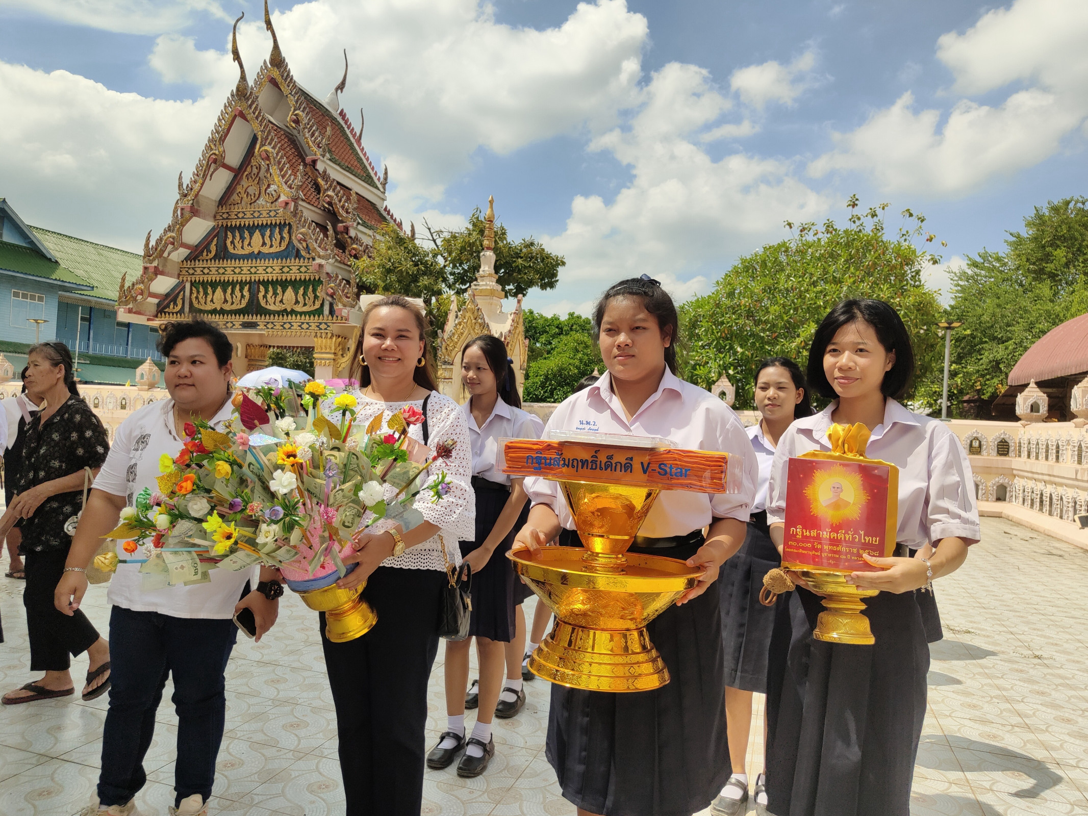 ภาพร่วมขบวนกฐินวัดหนองโพ