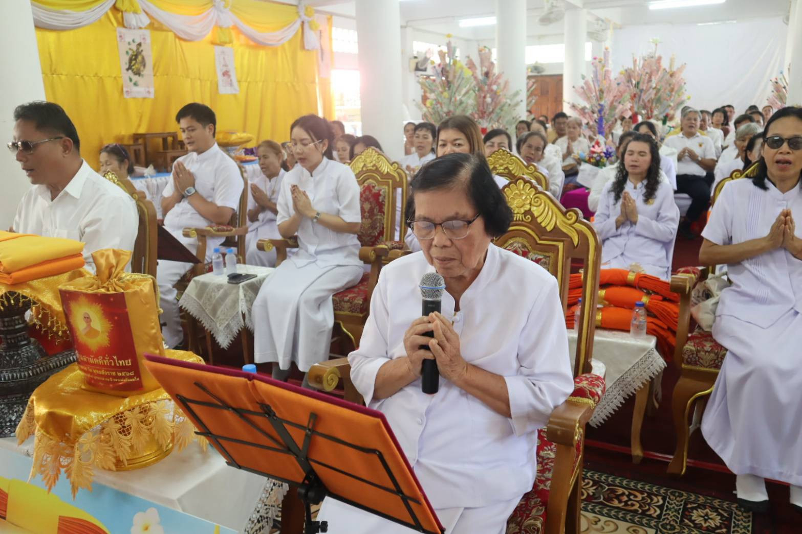 ภาพร่วมพิธีกรรมวัดใหม่กลาง